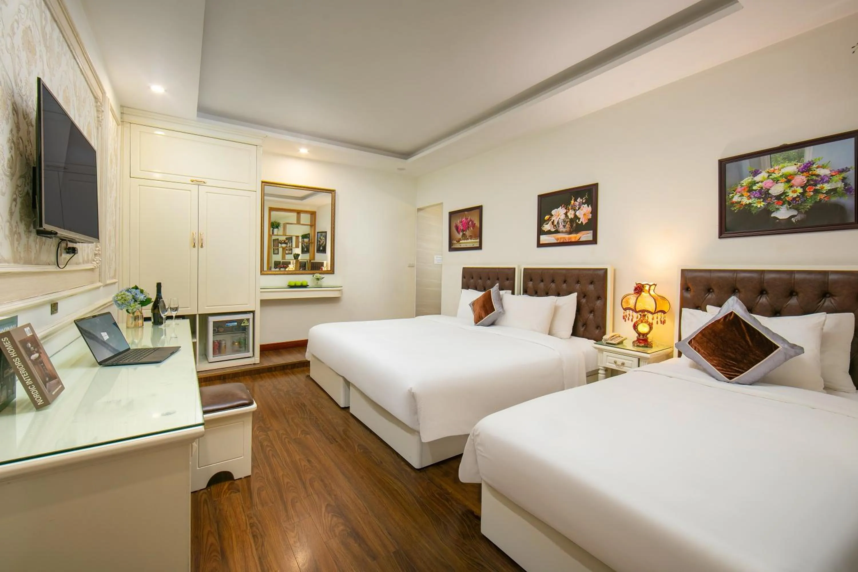 Photo of the whole room, Bed in TrangTrang Boutique Hotel