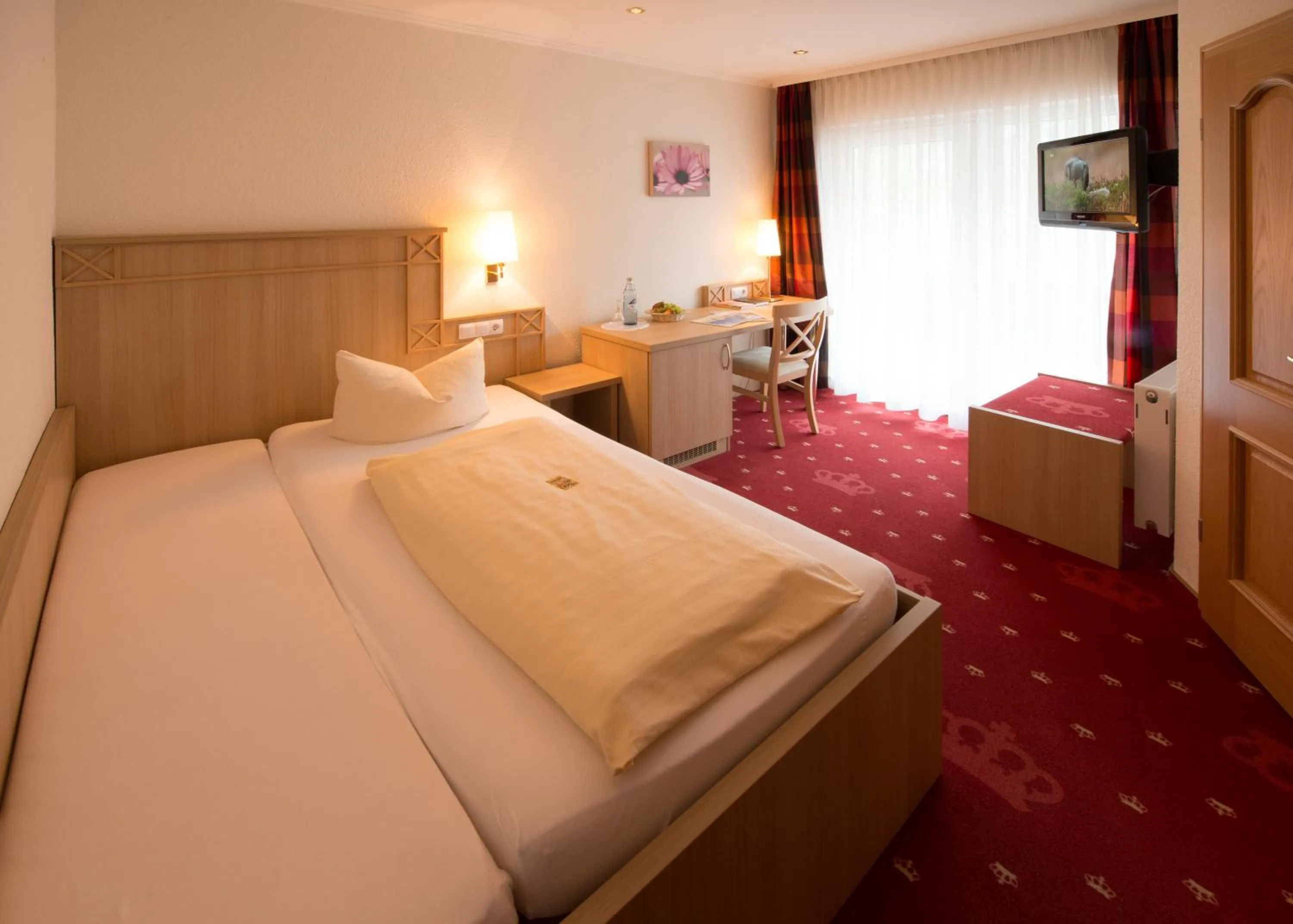 Bedroom, Bed in Hotel & Restaurant Krone