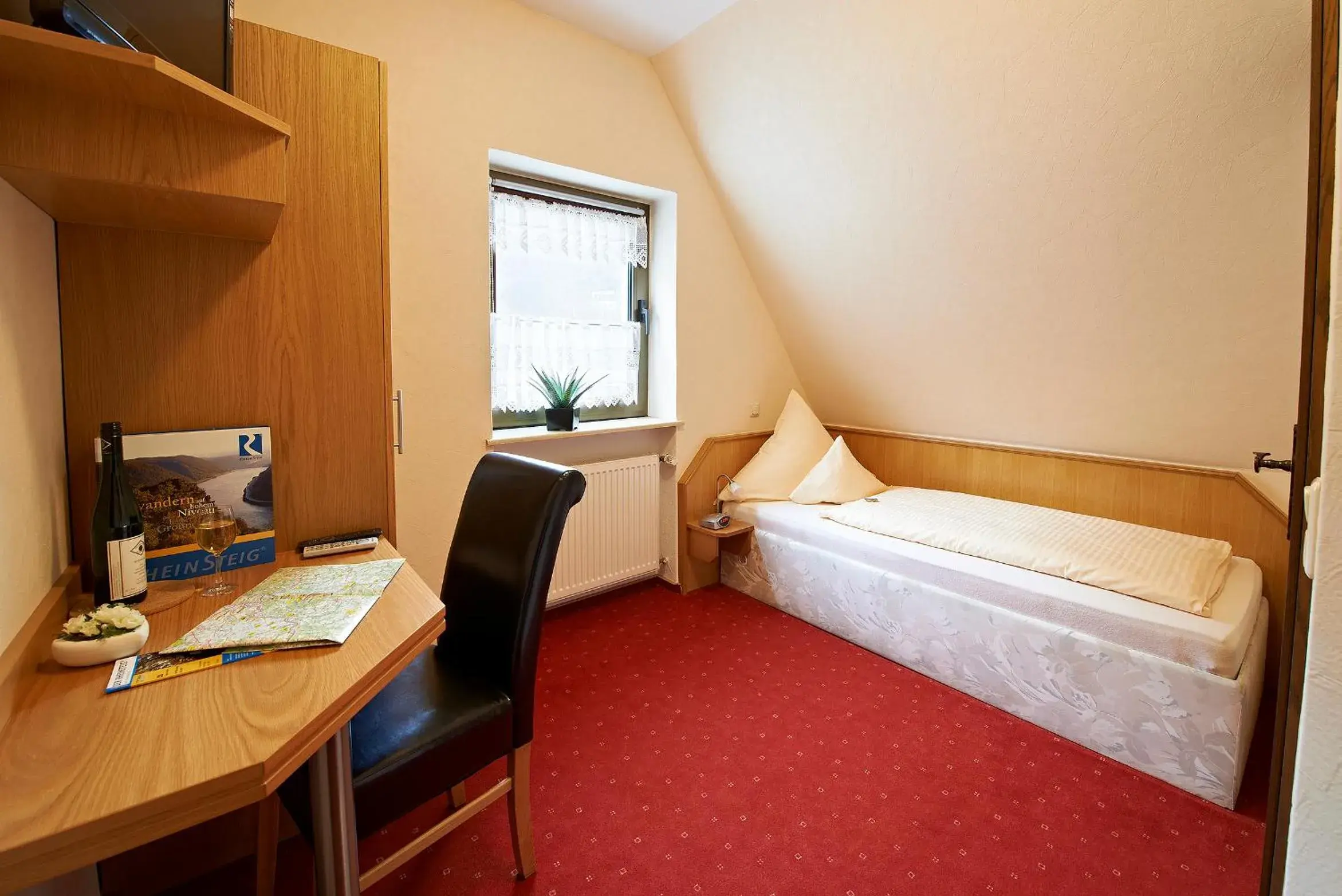 Single Room with Mountain View - single occupancy - Annex in Hotel & Restaurant Krone Single Room with Mountain View - single occupancy - Annex in Hotel & Restaurant Krone