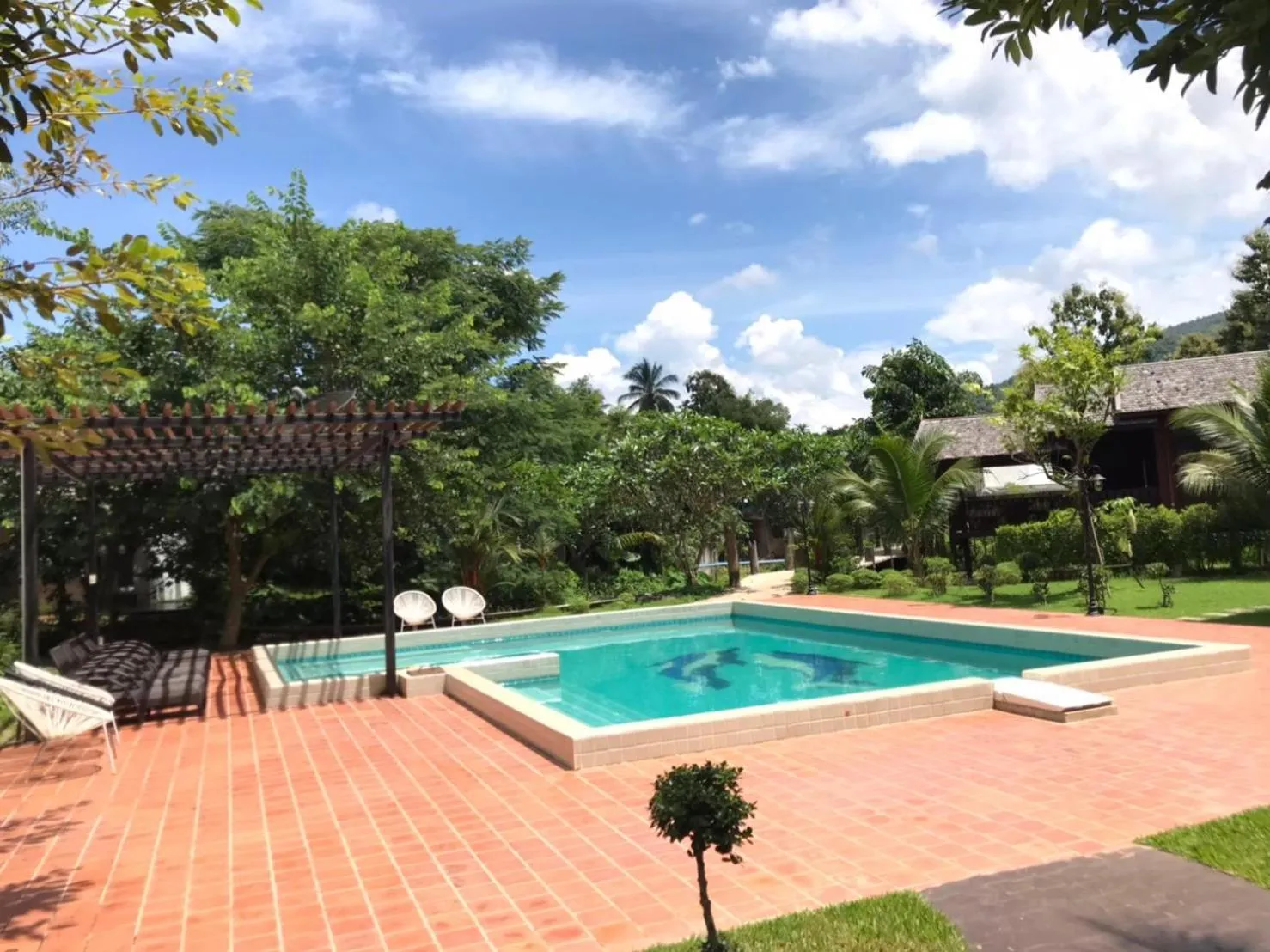 Swimming pool in Nannirun Resort