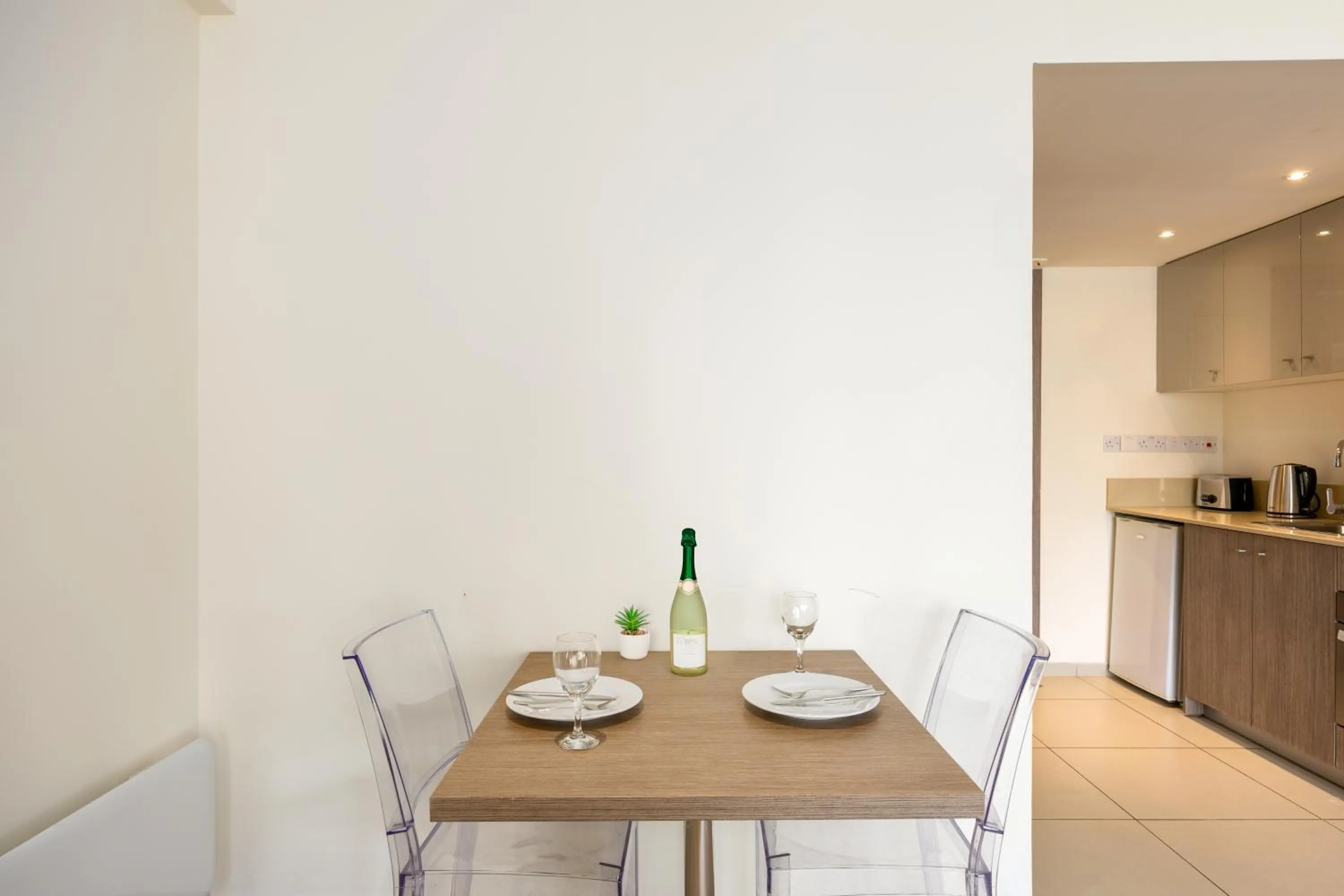 Dining area in Melpo Antia Hotel & Suites