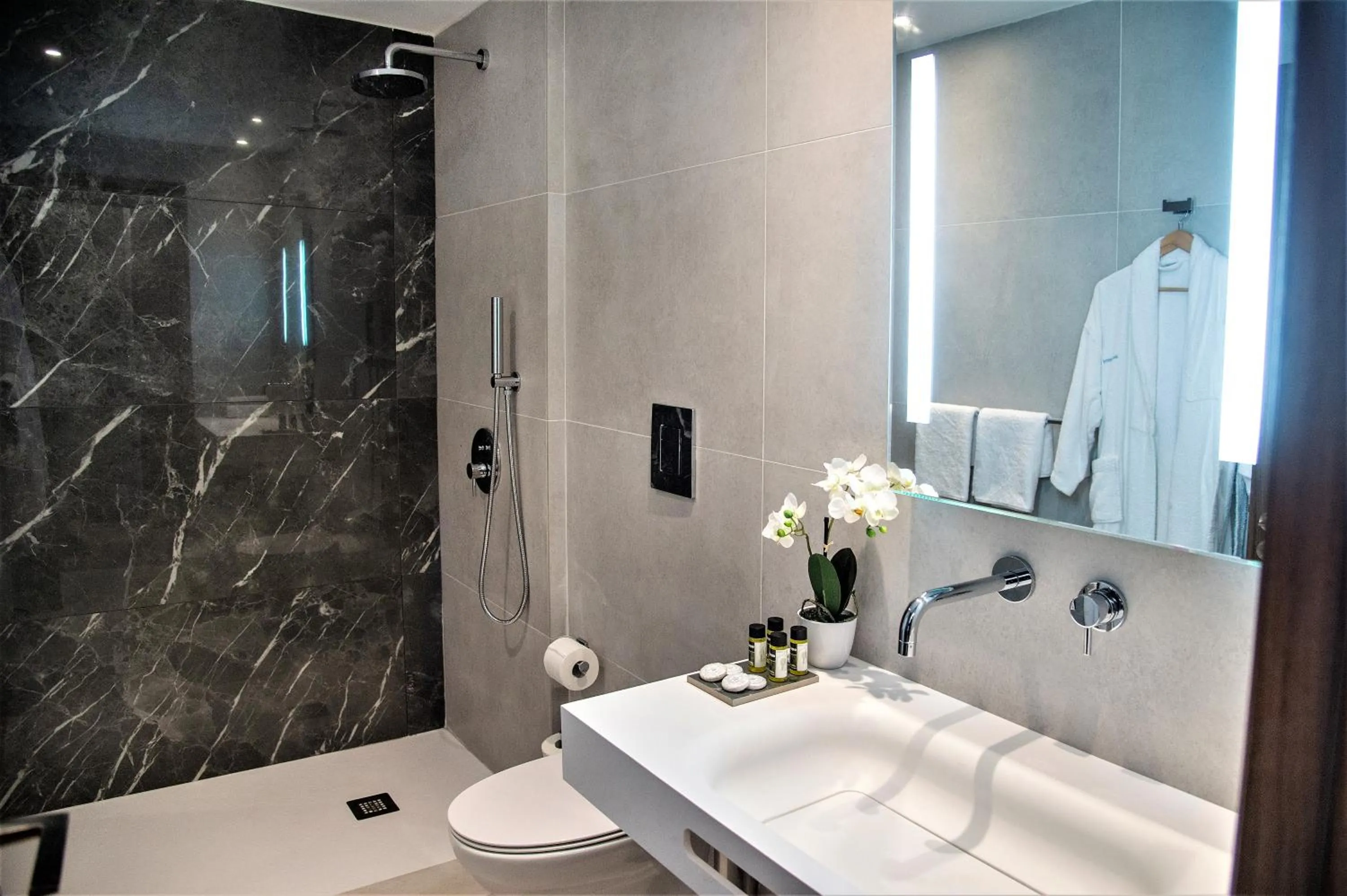 Shower in Melpo Antia Hotel & Suites