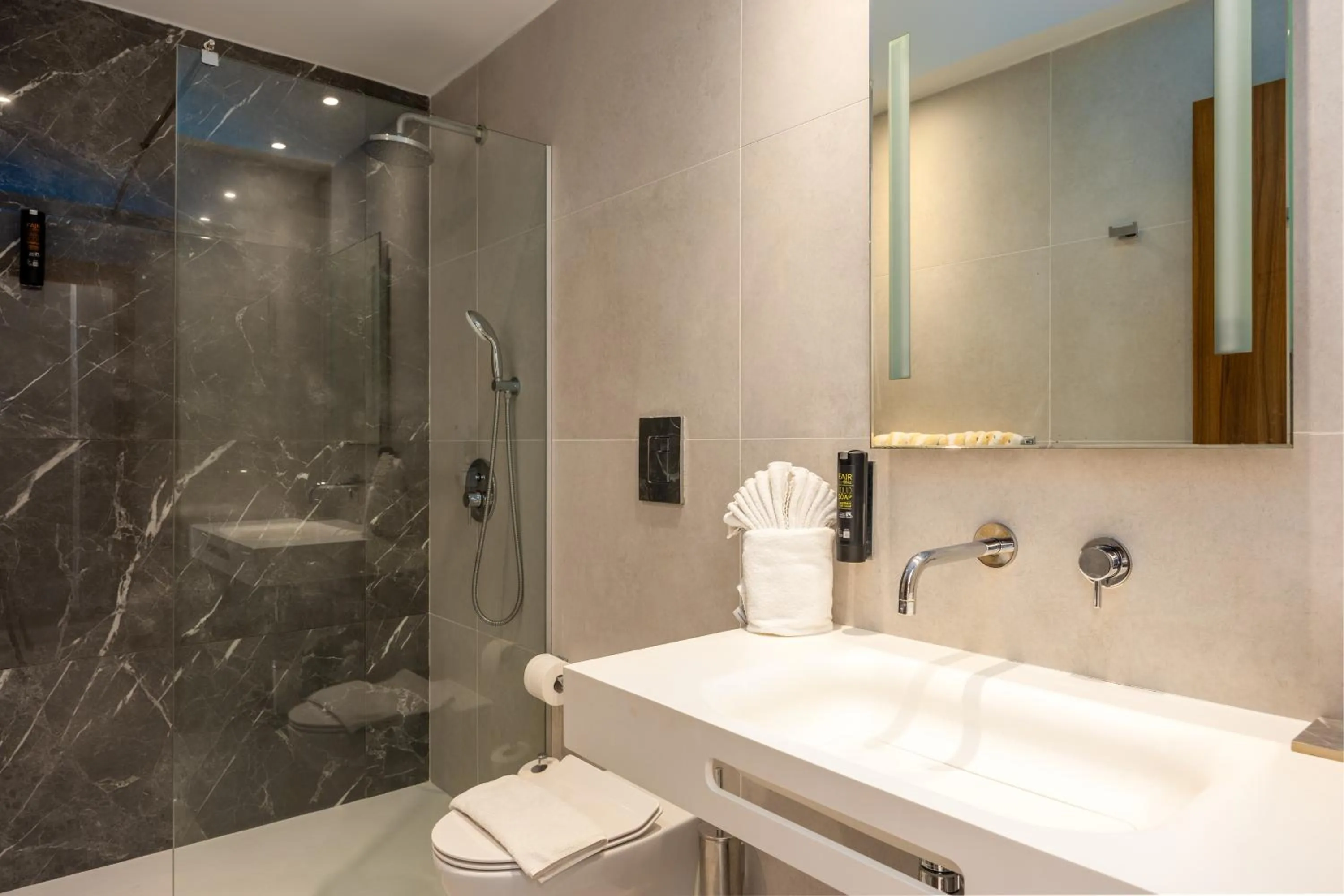 Bathroom in Melpo Antia Hotel & Suites