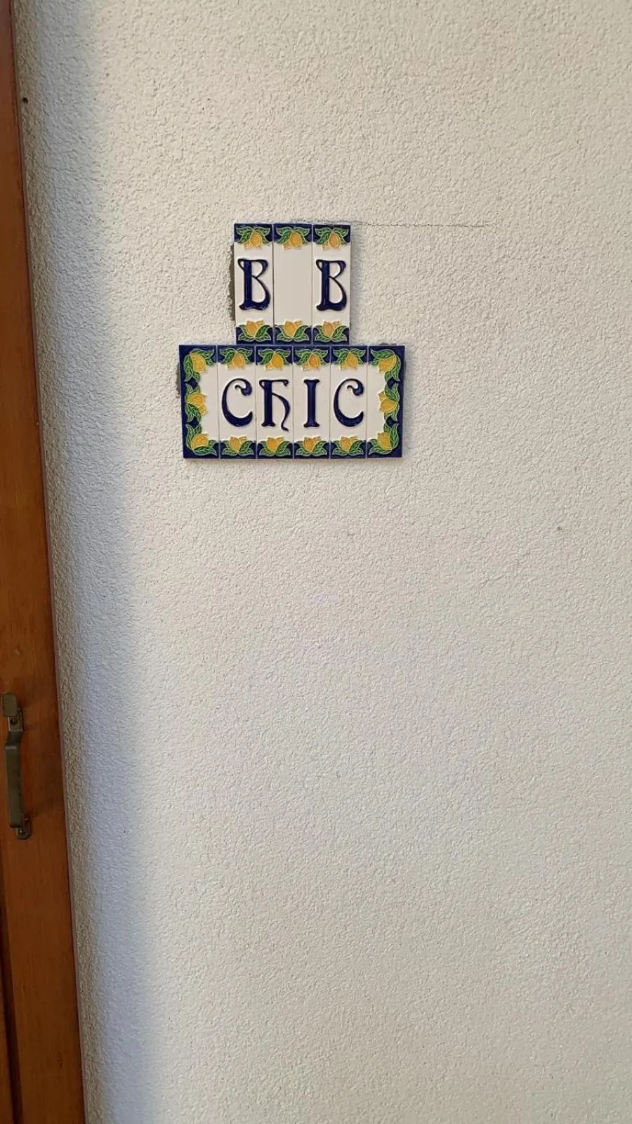 Logo/Certificate/Sign in B & B Chic