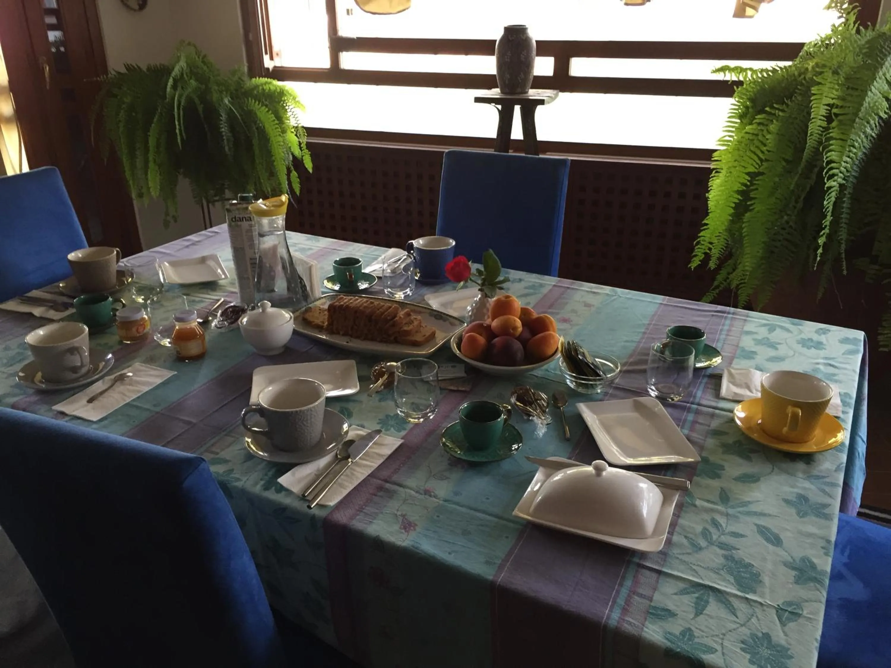 Breakfast in B & B Chic