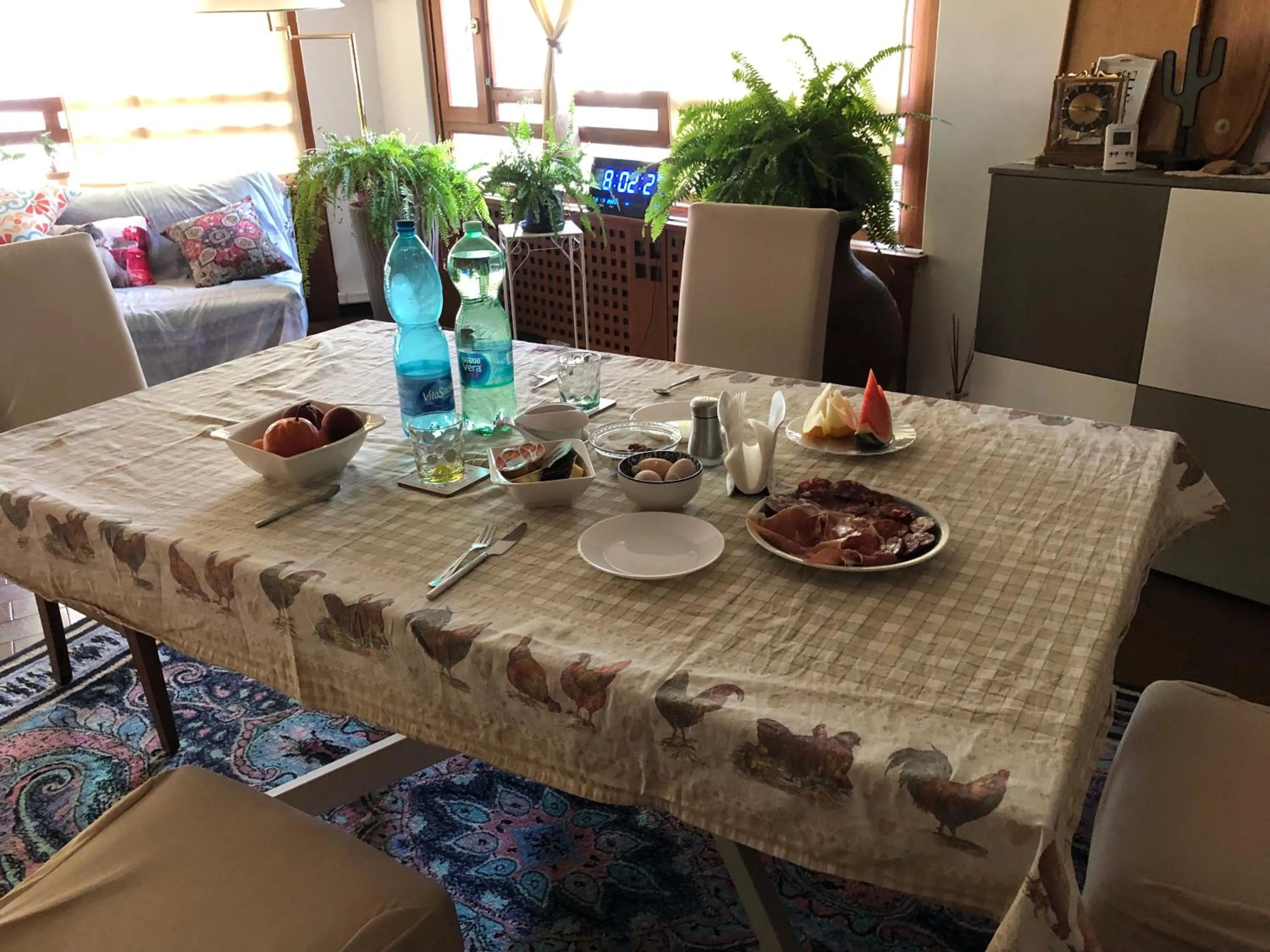 Breakfast in B & B Chic