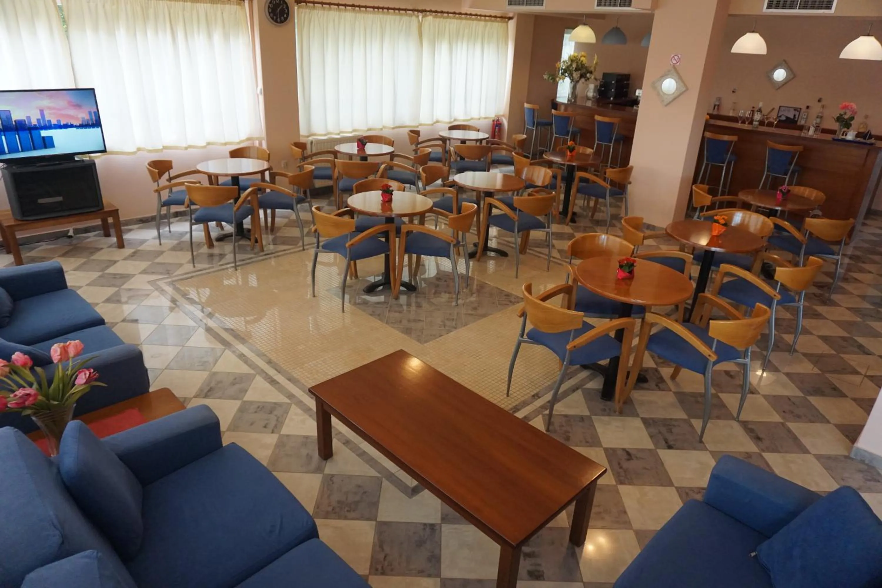 Restaurant/places to eat in Iraklis Hotel