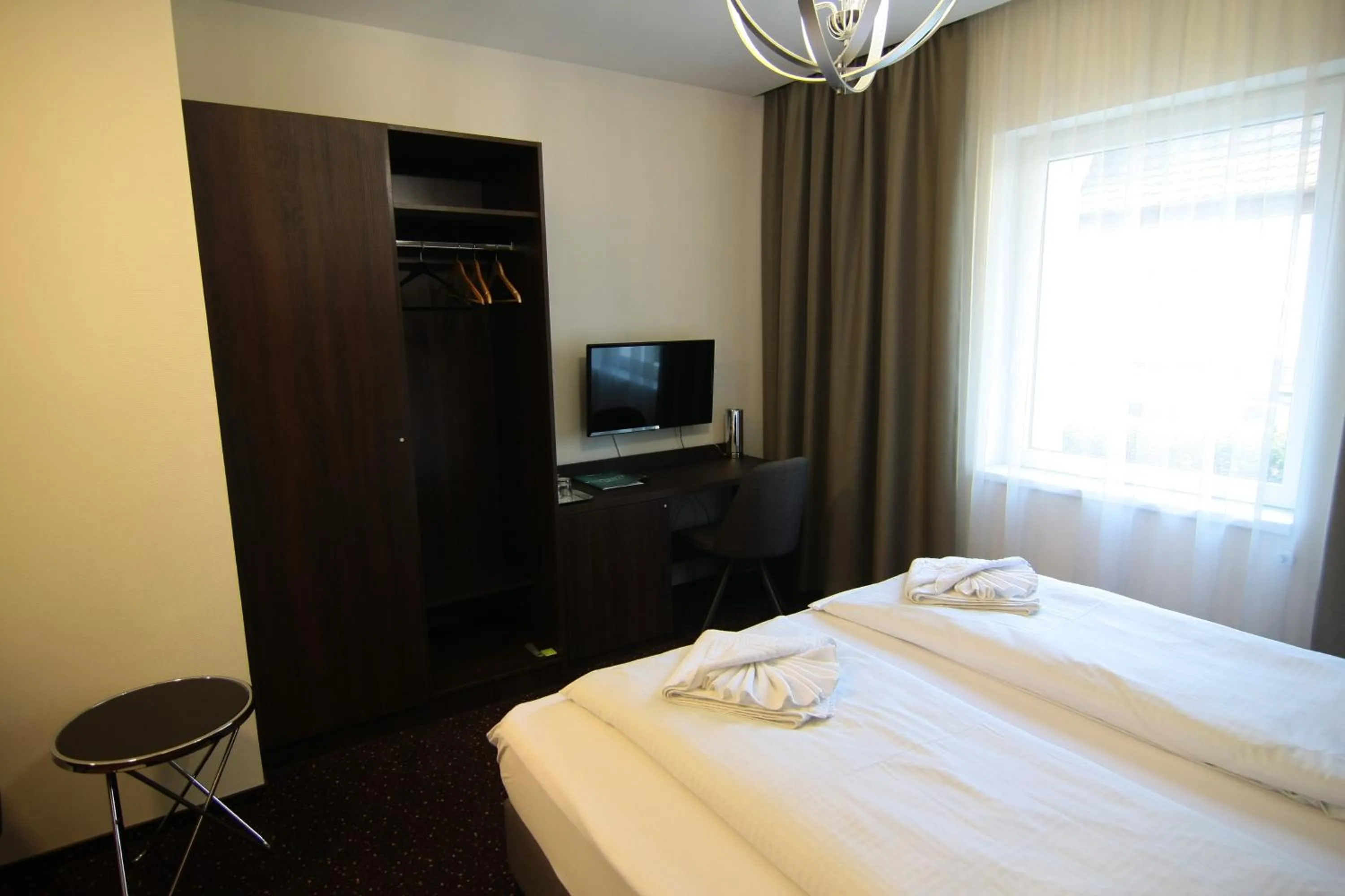 Bedroom, Bed in Vácz Hotel