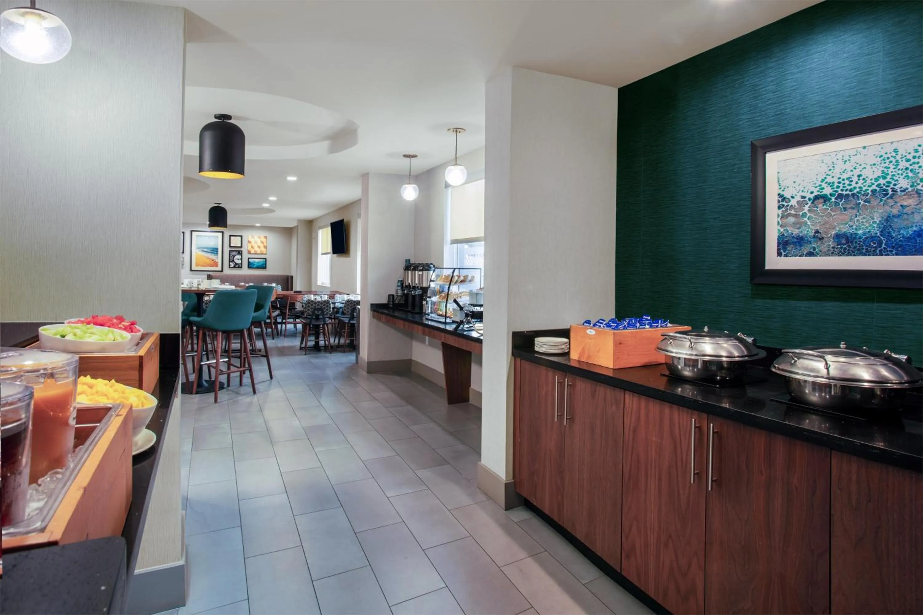 Lounge or bar in Four Points by Sheraton Fort Lauderdale Airport - Dania Beach