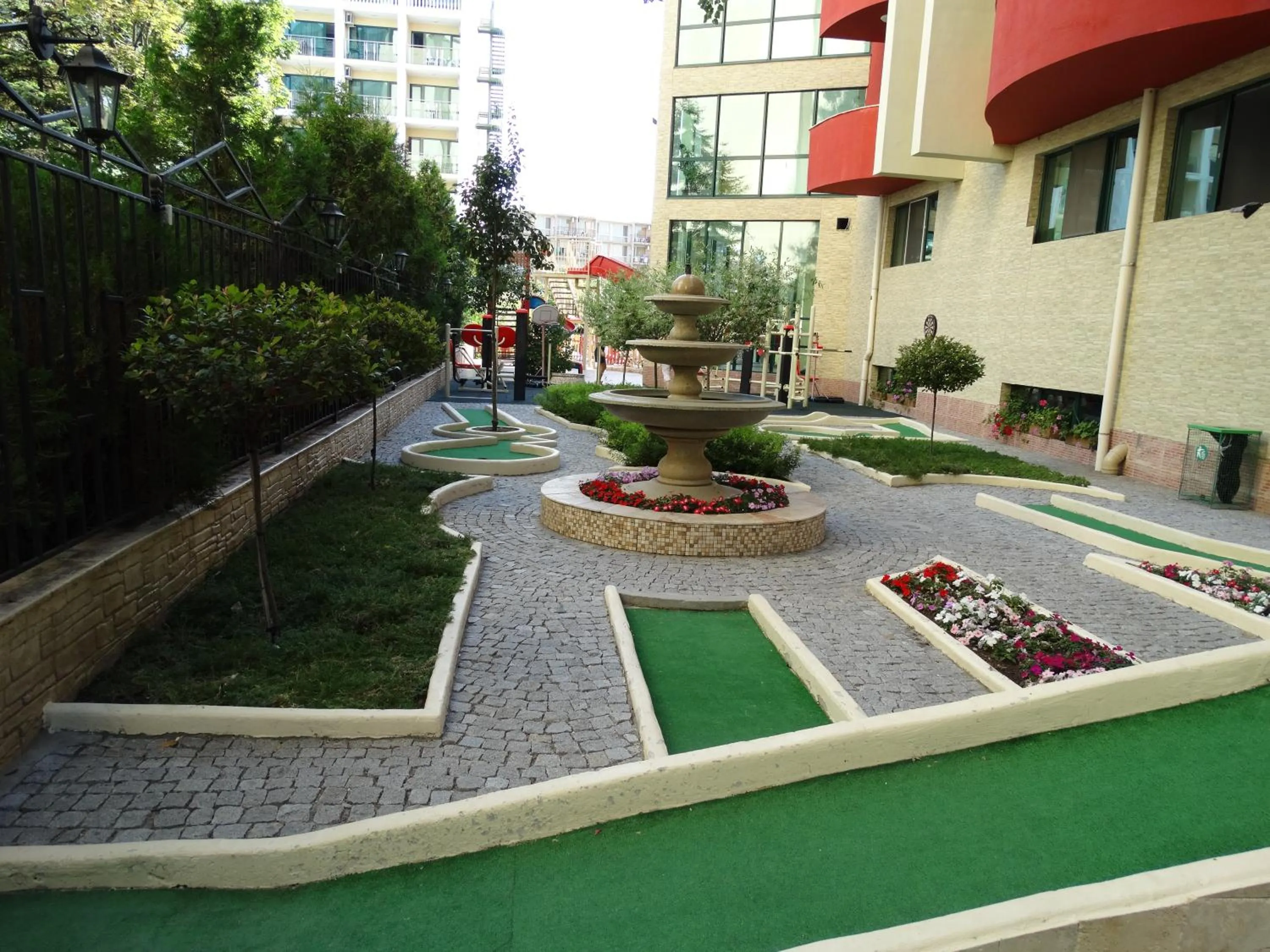 Minigolf in Mena Palace Hotel - All Inclusive