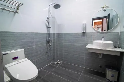 Shower in Dieu Thong Hotel