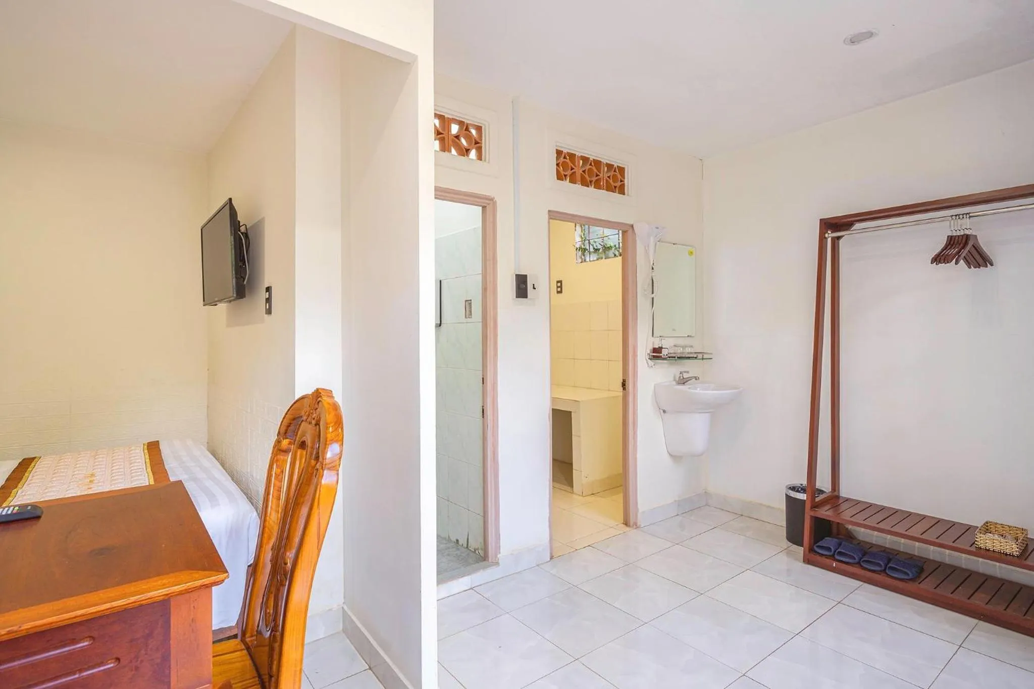 Toilet in Dieu Thong Hotel