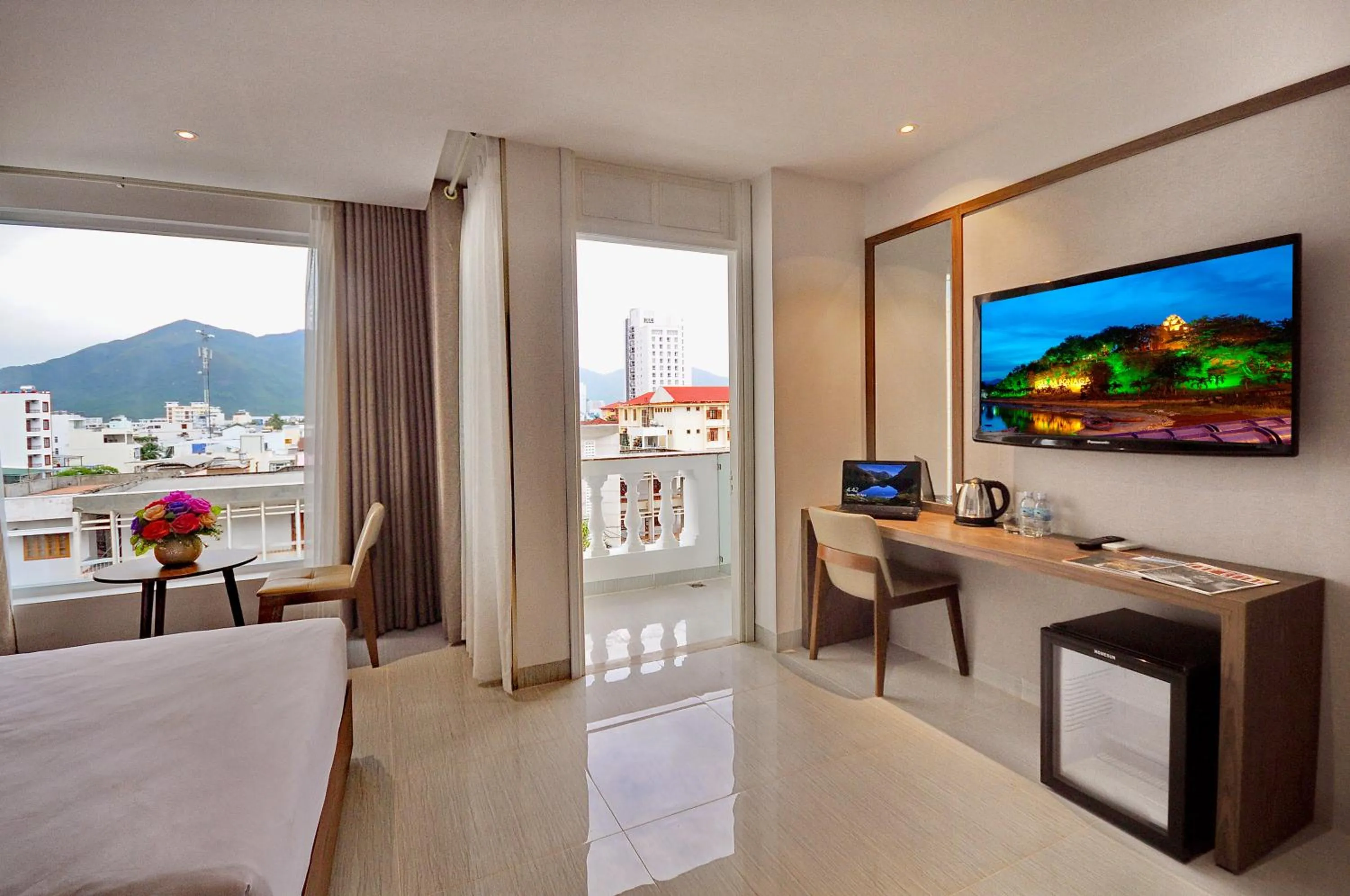 Balcony/Terrace, Bed in For You Hotel