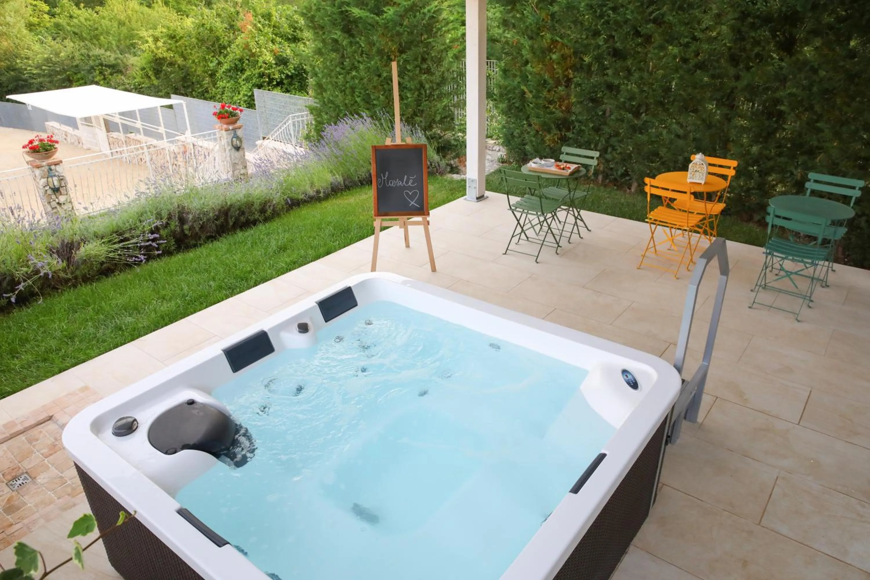 Hot Tub in Maralè