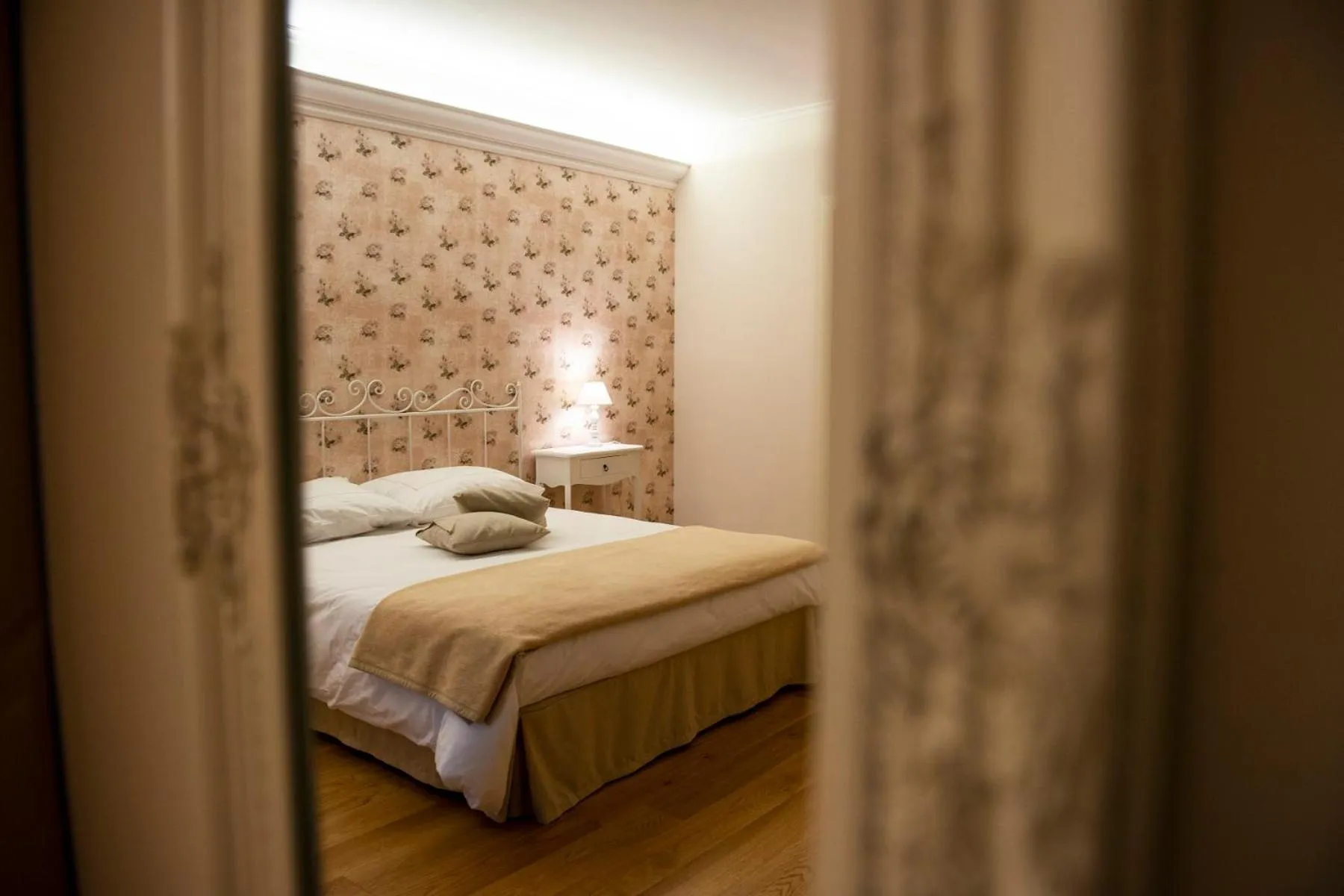 Photo of the whole room, Bed in Maralè