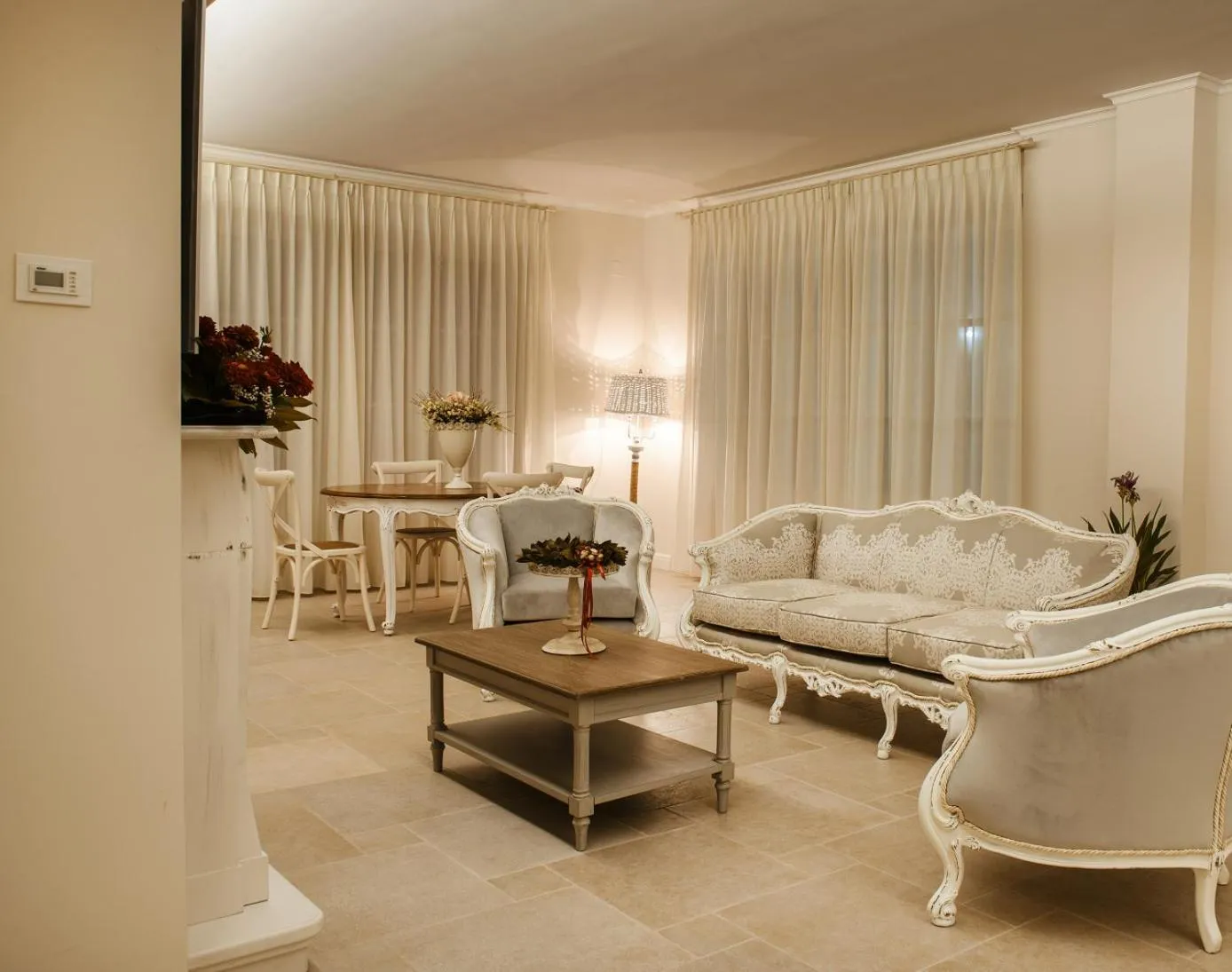 Communal lounge/ TV room in Maralè