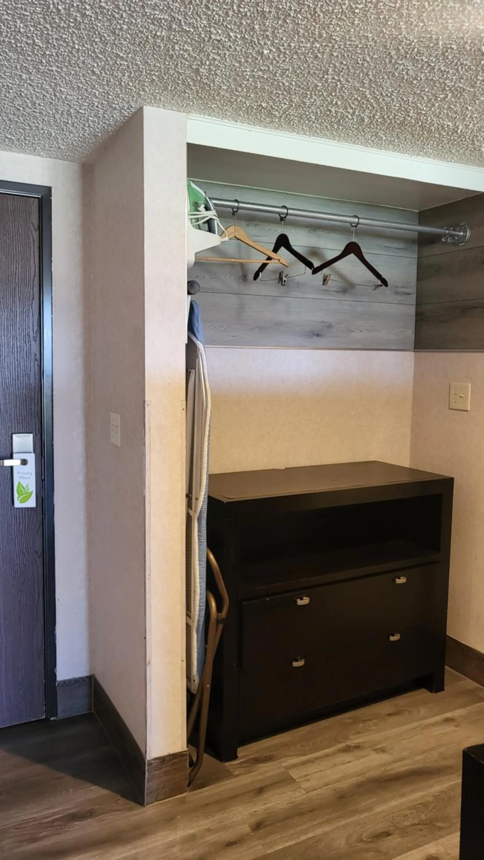 wardrobe in Valley Inn