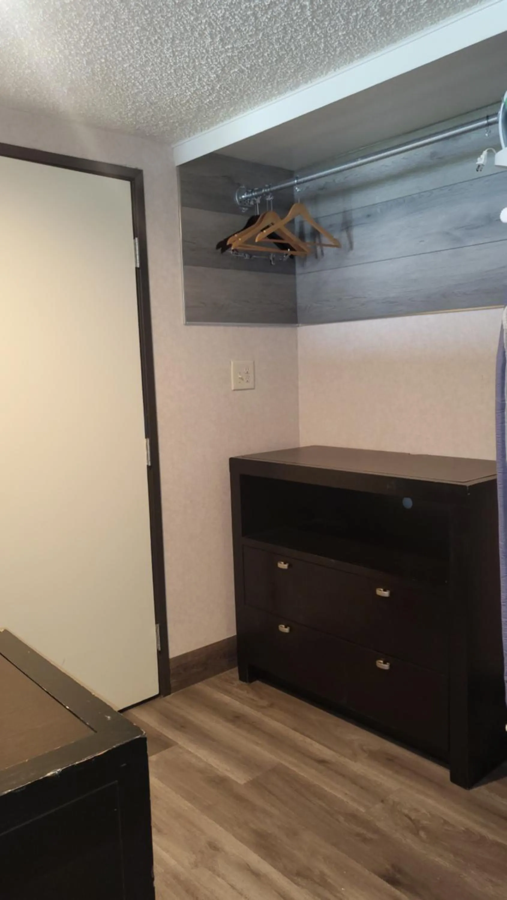 wardrobe in Valley Inn