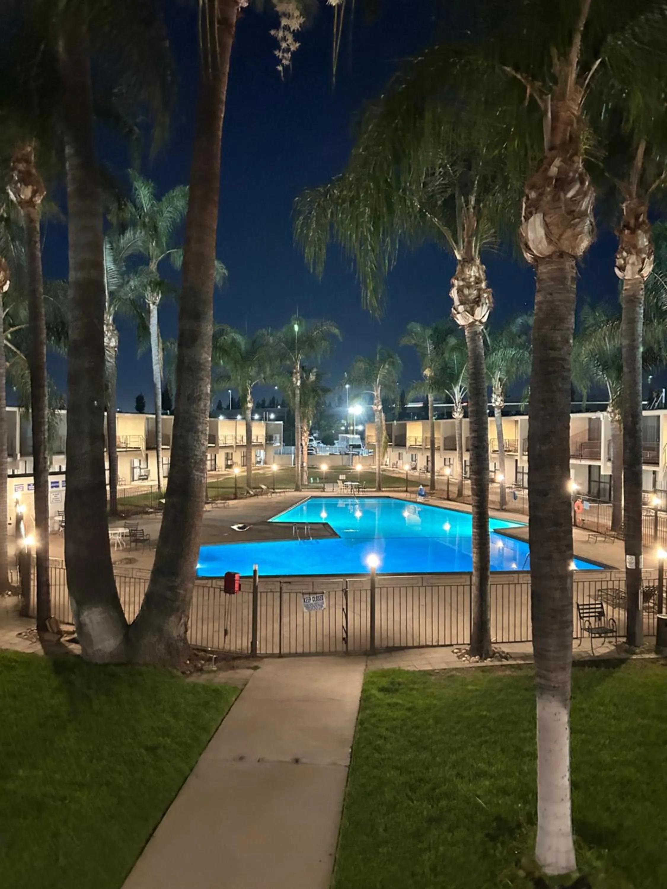 Pool view in Valley Inn