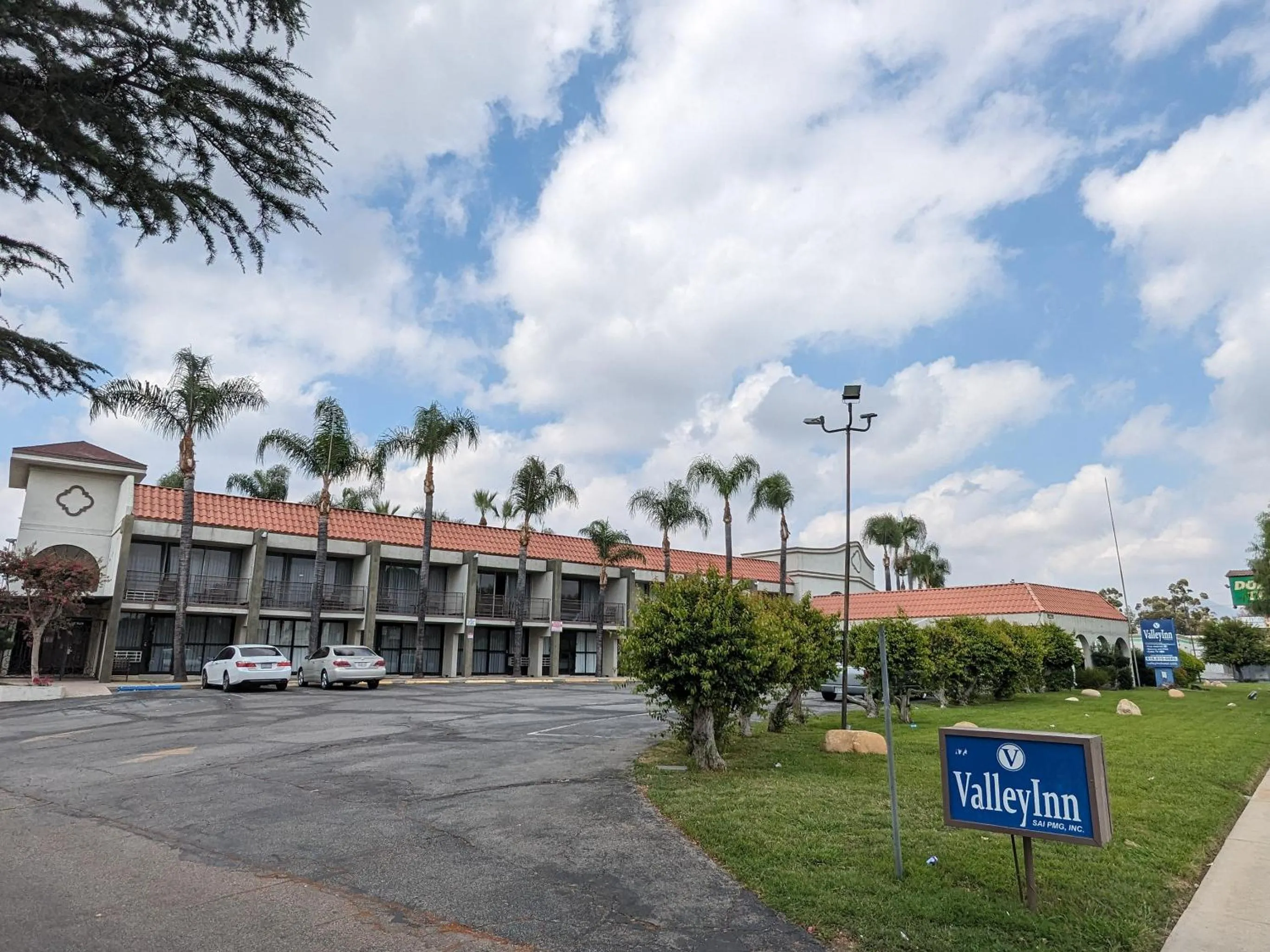 Property building in Valley Inn