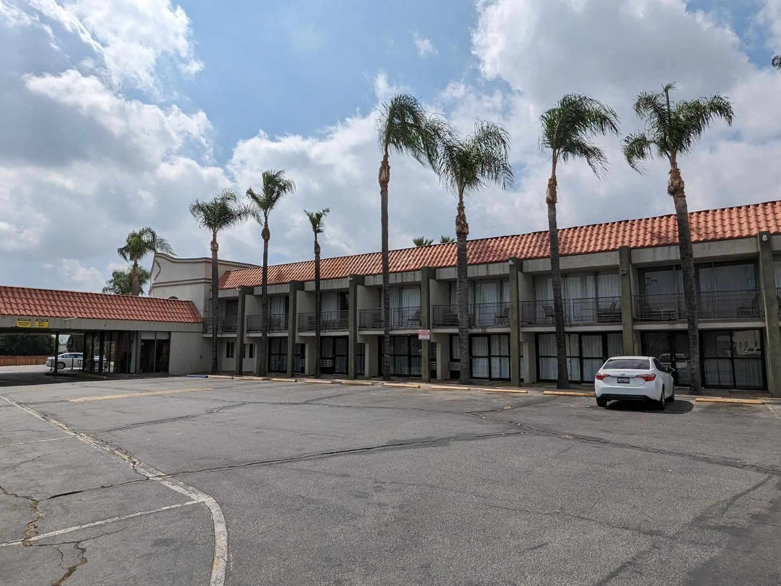 Property building in Valley Inn