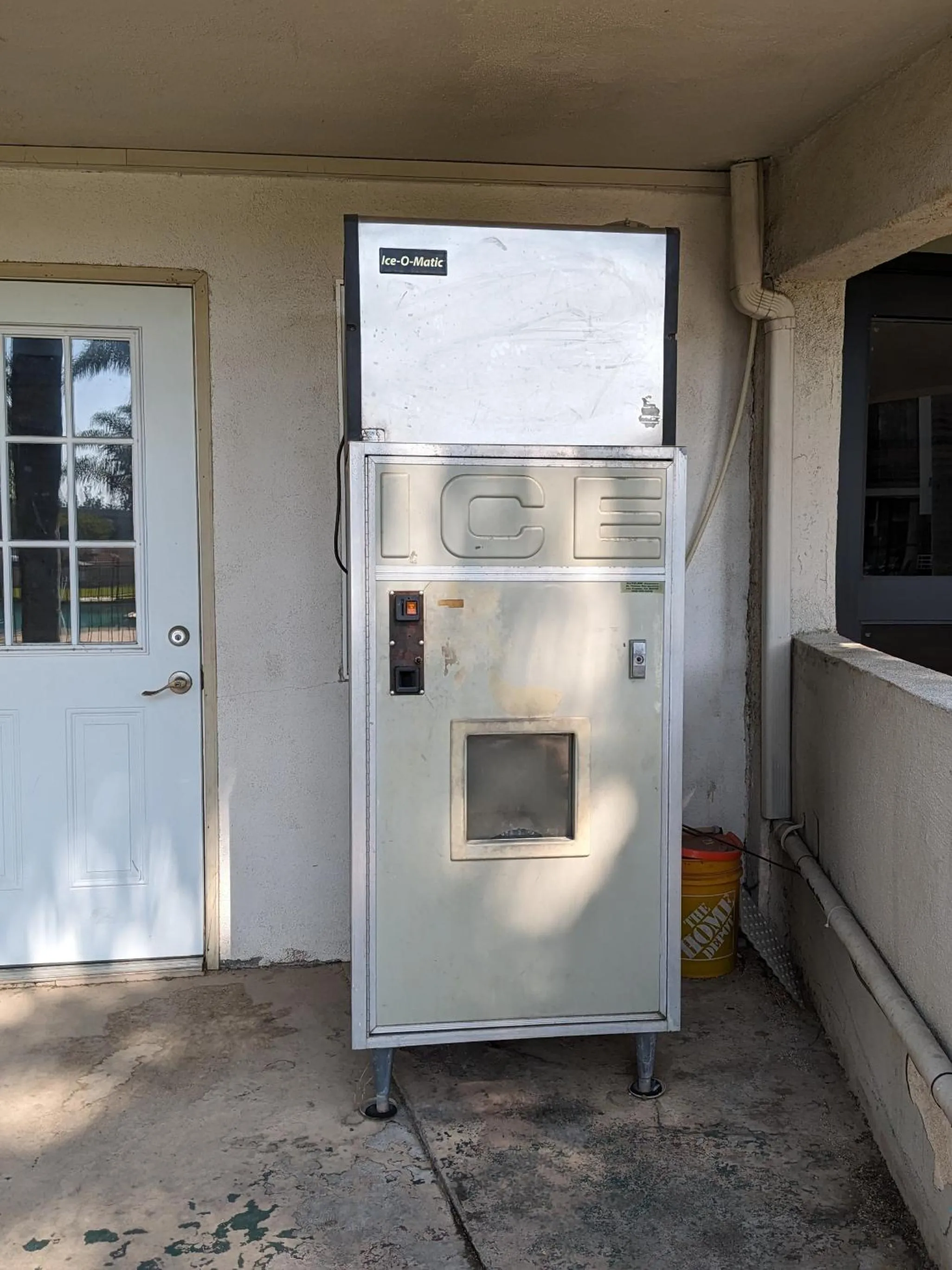 vending machine in Valley Inn