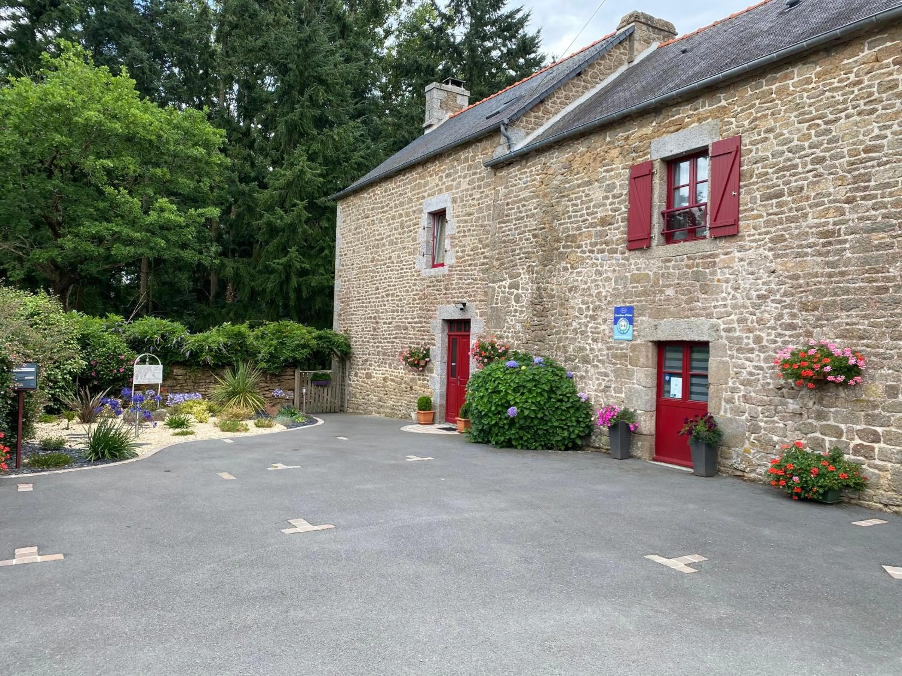 Property building in Chambres d'hôtes Le Bas Rassinoux