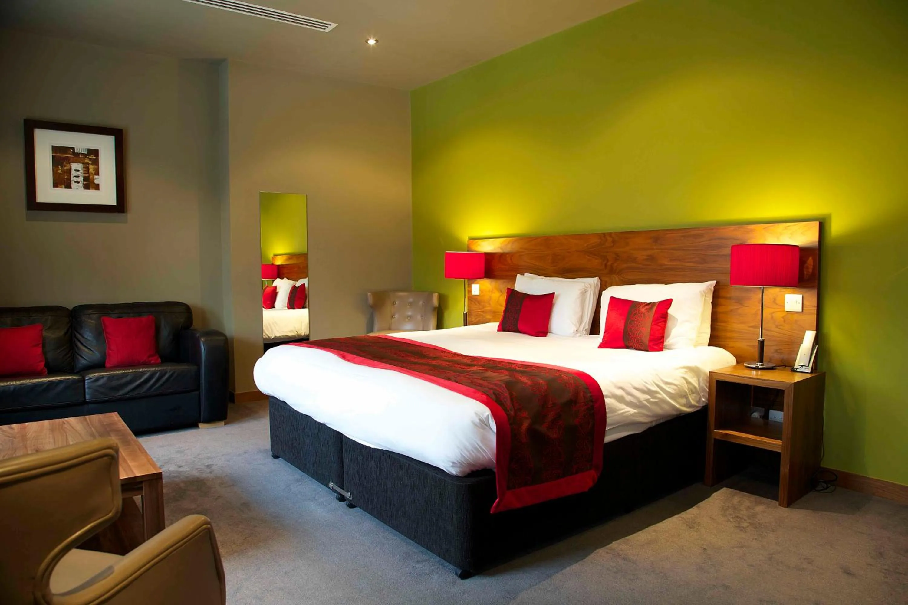 Photo of the whole room, Bed in Orocco Pier