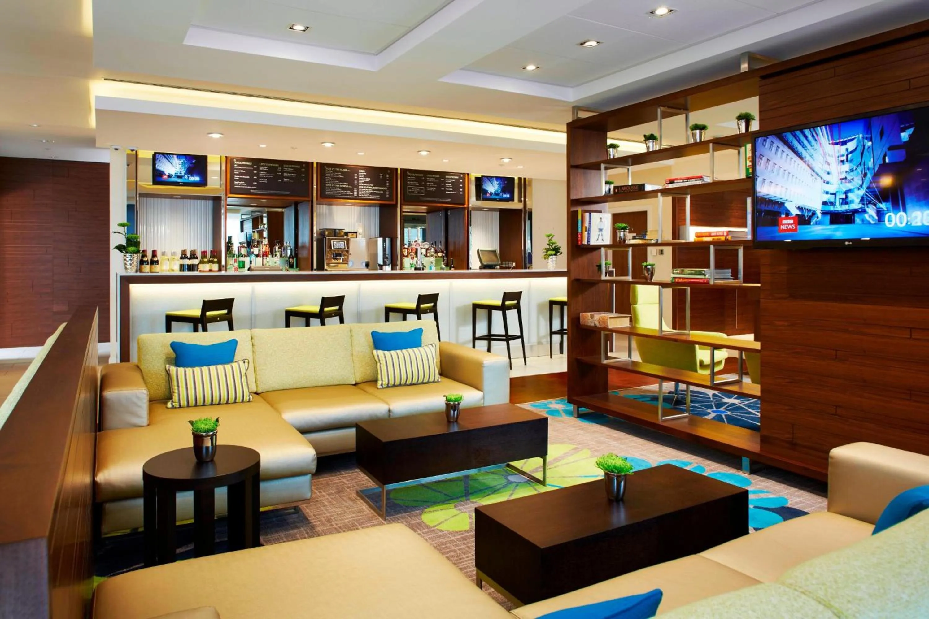 Lounge or bar in Courtyard by Marriott Aberdeen Airport