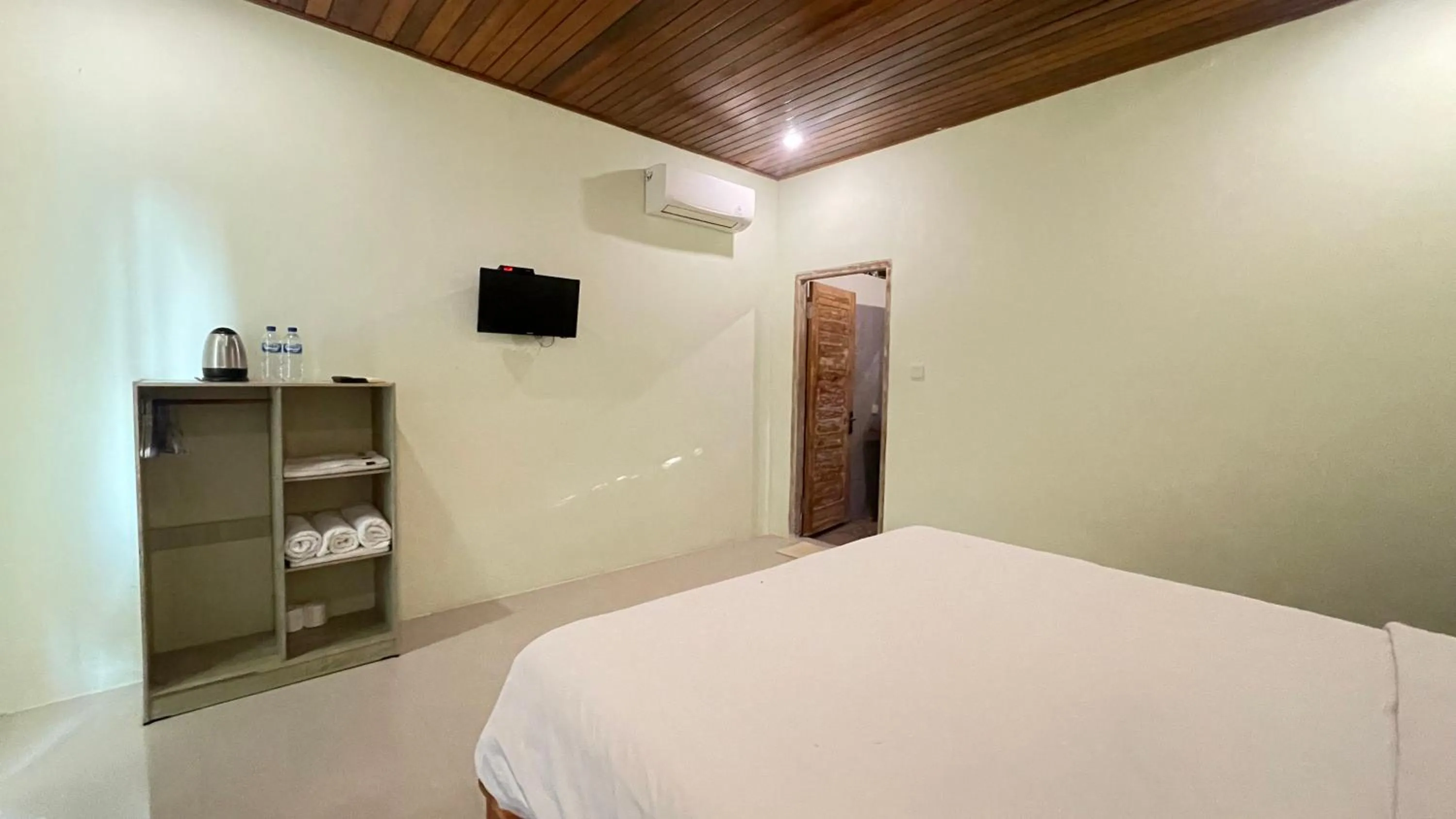 Coffee/tea facilities, Bed in MESARI Cottage