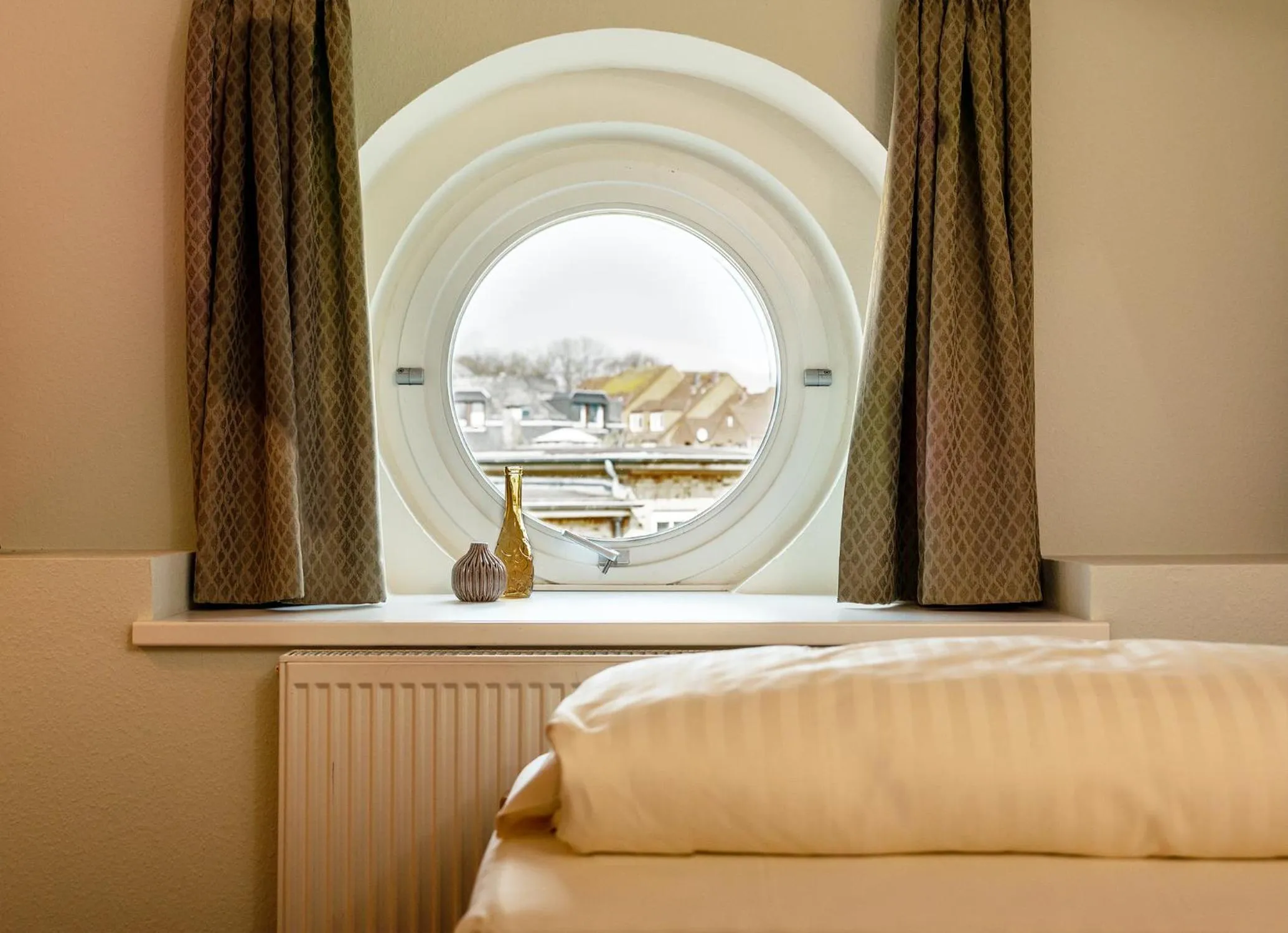 Photo of the whole room, Bed in Hotel Alter Kreisbahnhof