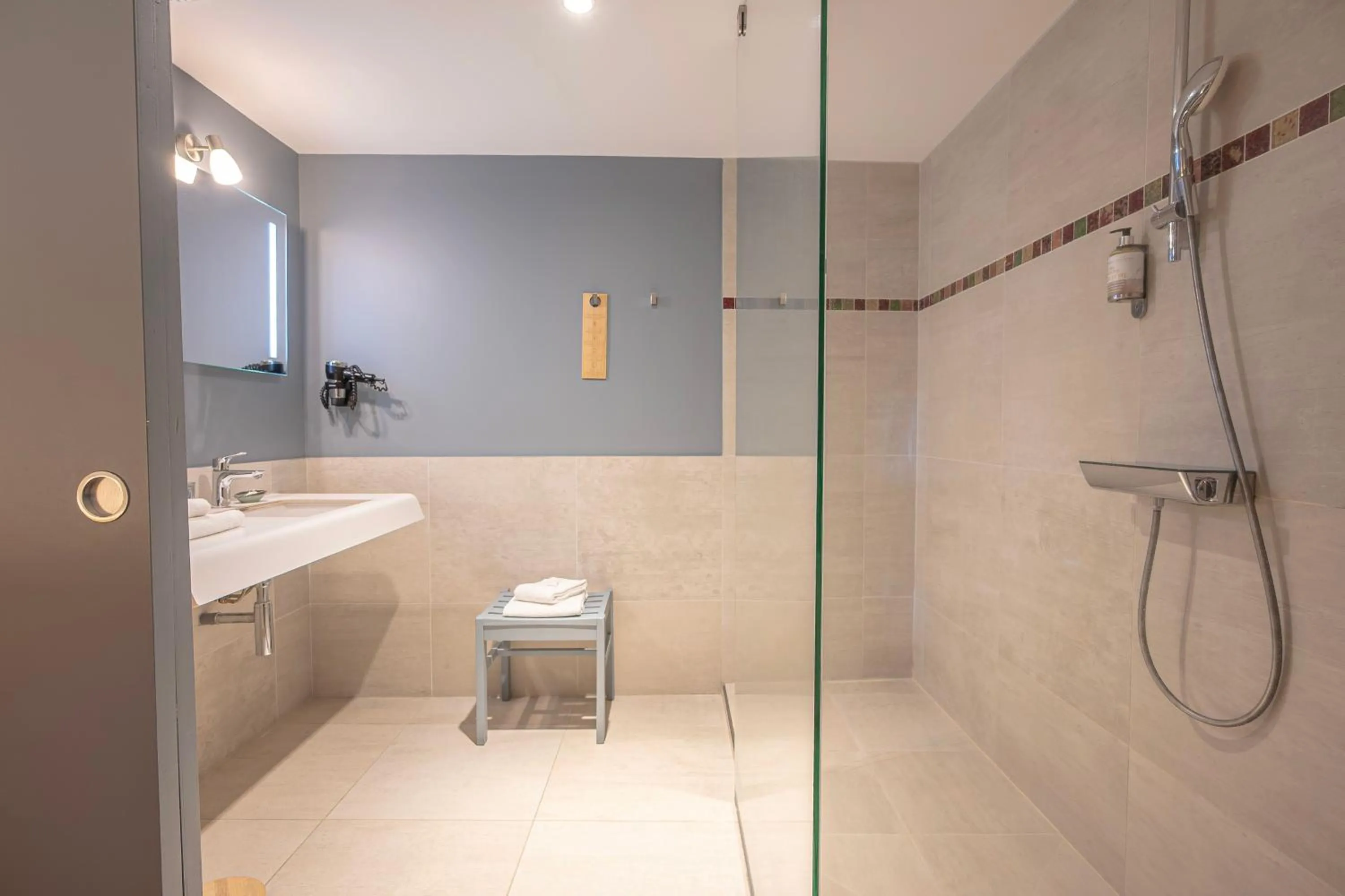 Bathroom in Logis Le Château de Sable