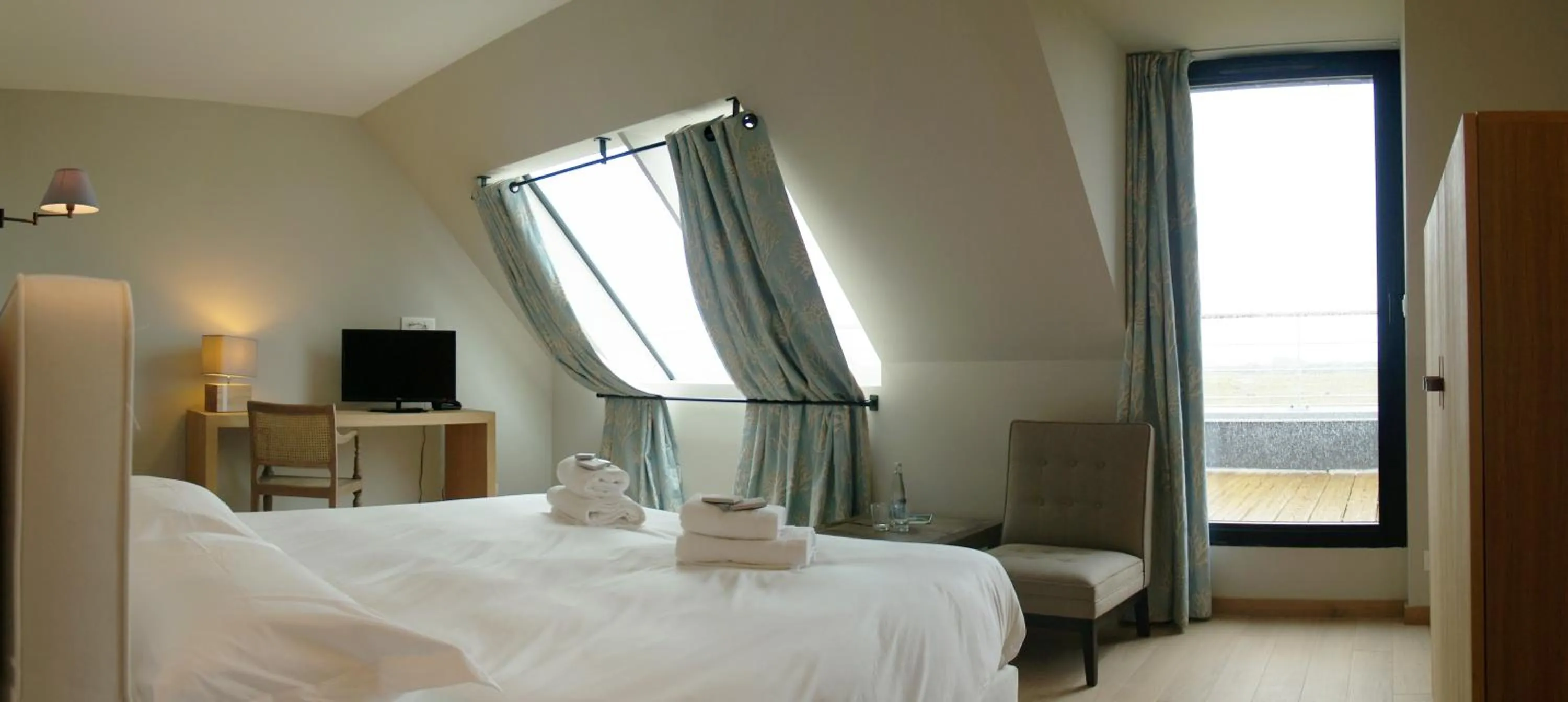 Bedroom, Bed in Logis Le Château de Sable