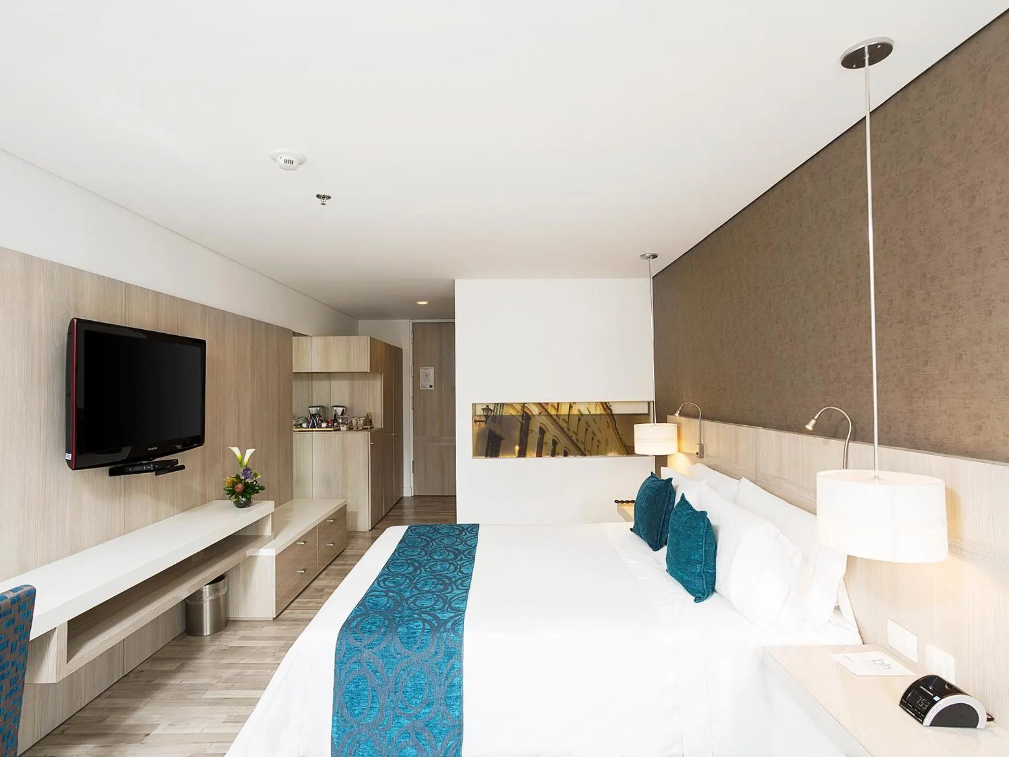 Bathroom, Bed in Hotel bh Bicentenario