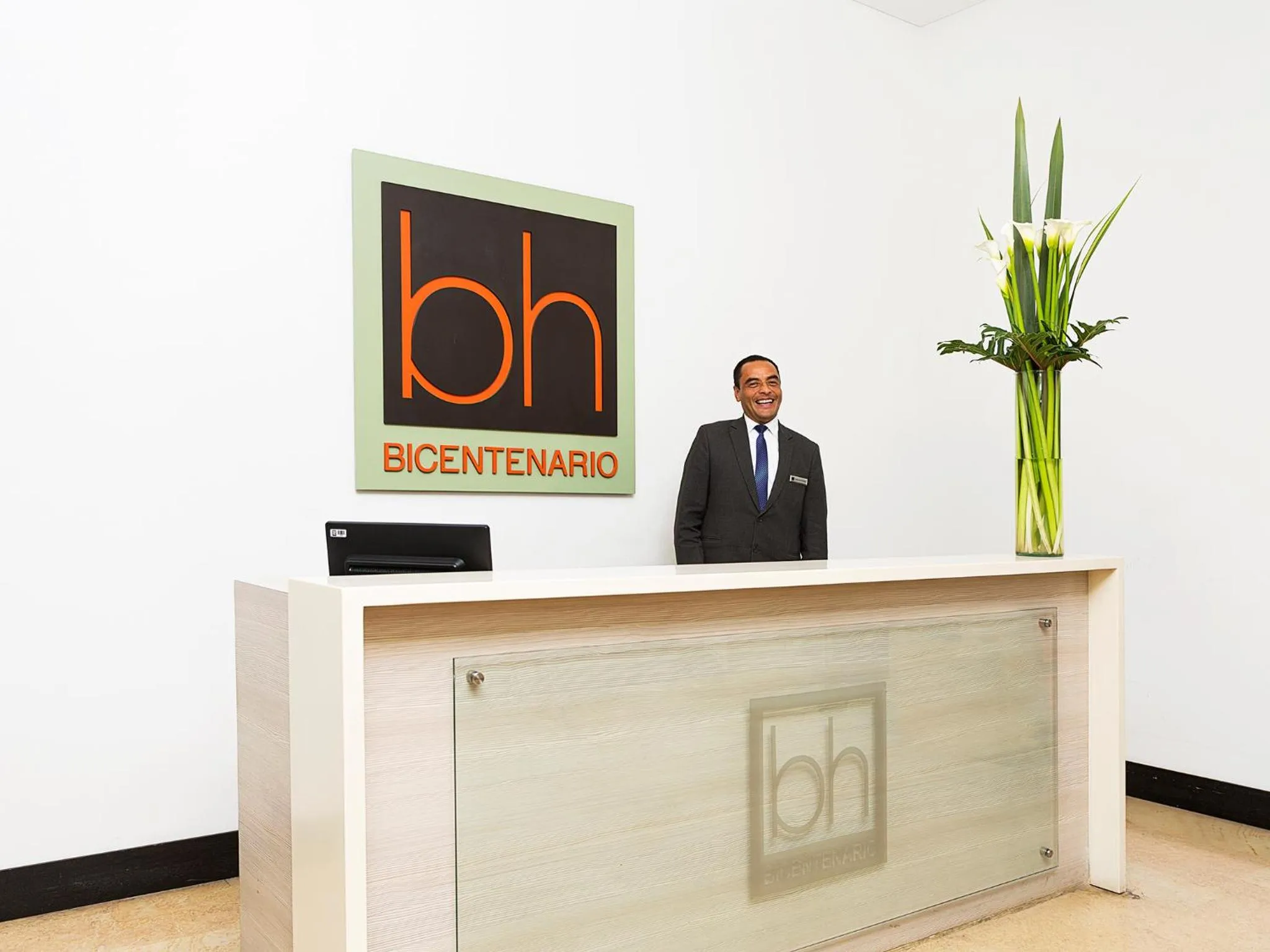 Property logo or sign in Hotel bh Bicentenario