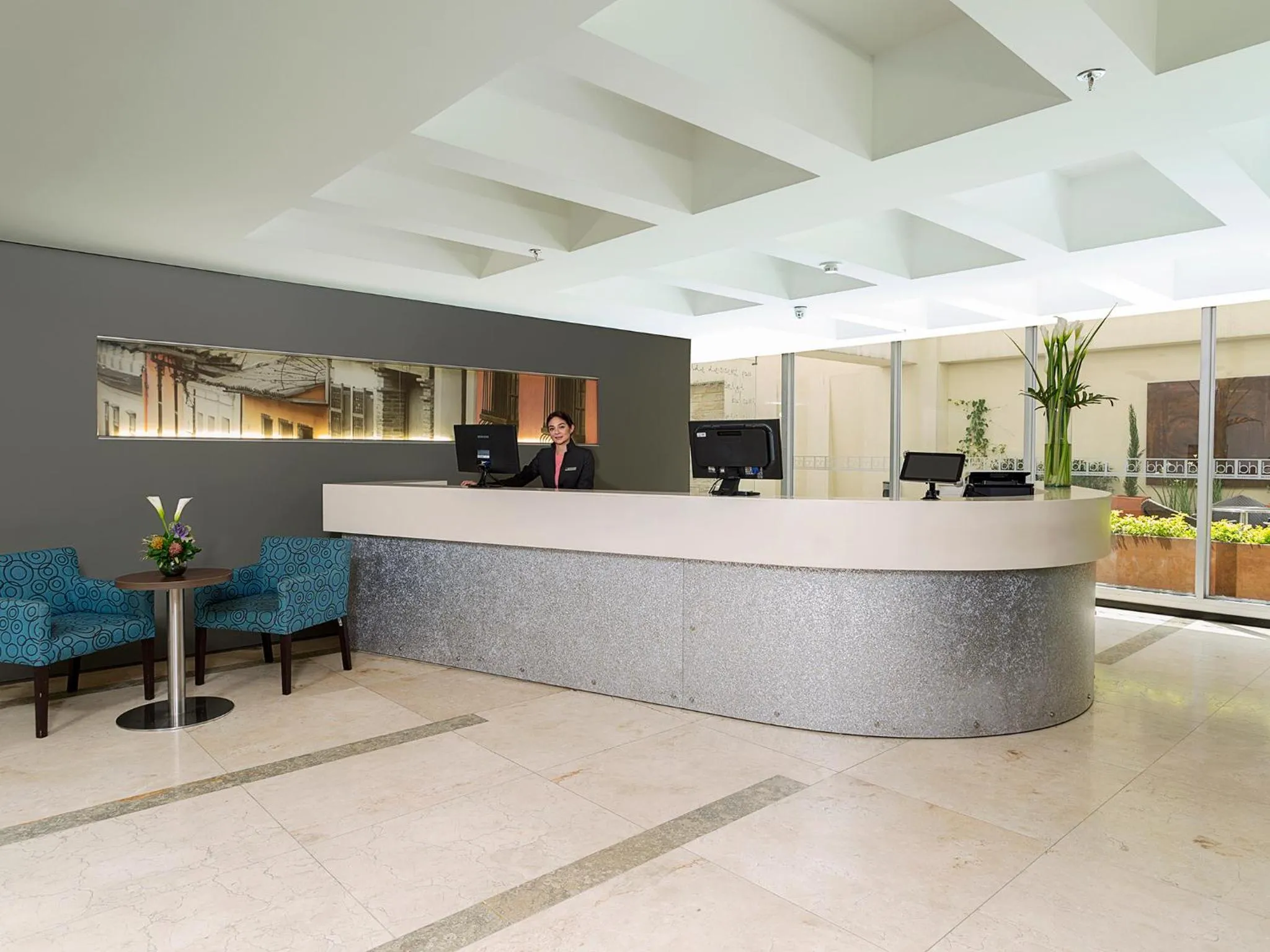 Lobby or reception in Hotel bh Bicentenario