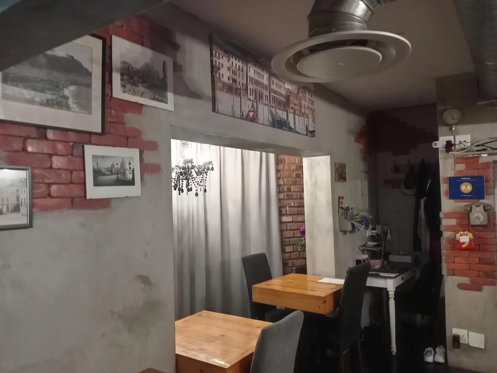 Decorative detail in The Mountains