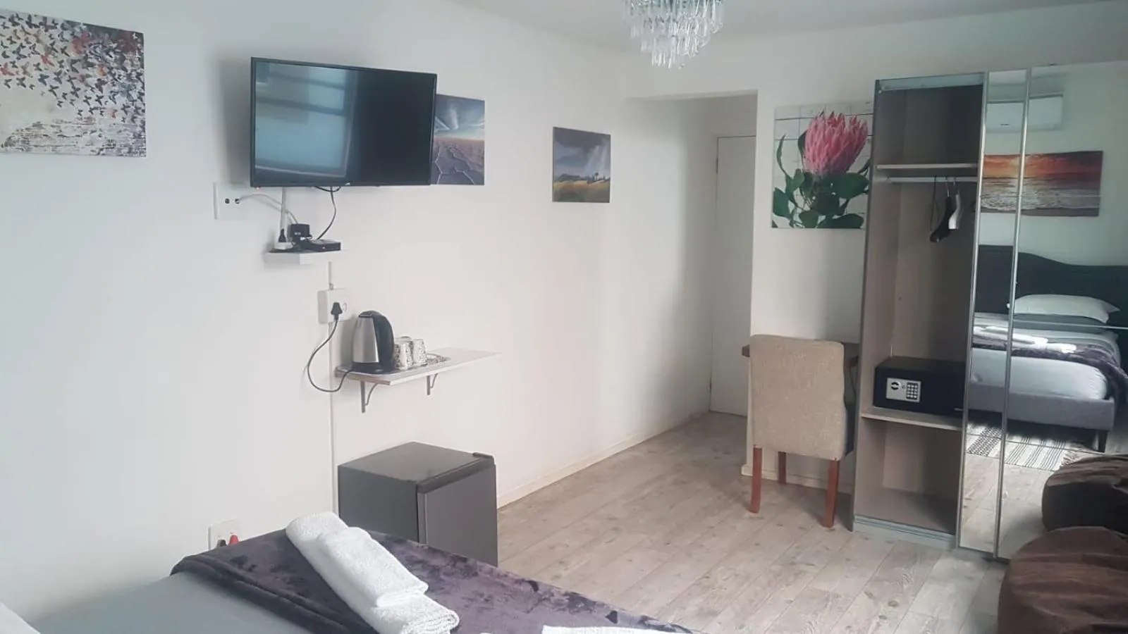 Bedroom, Bed in The Mountains