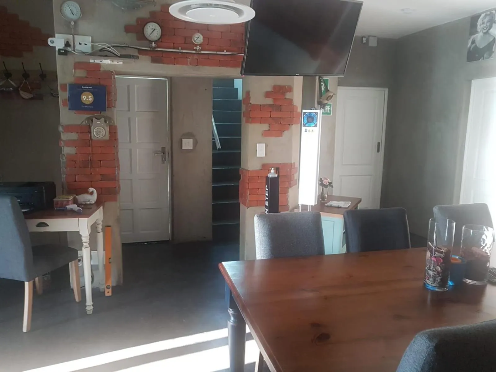 Communal lounge/ TV room in The Mountains