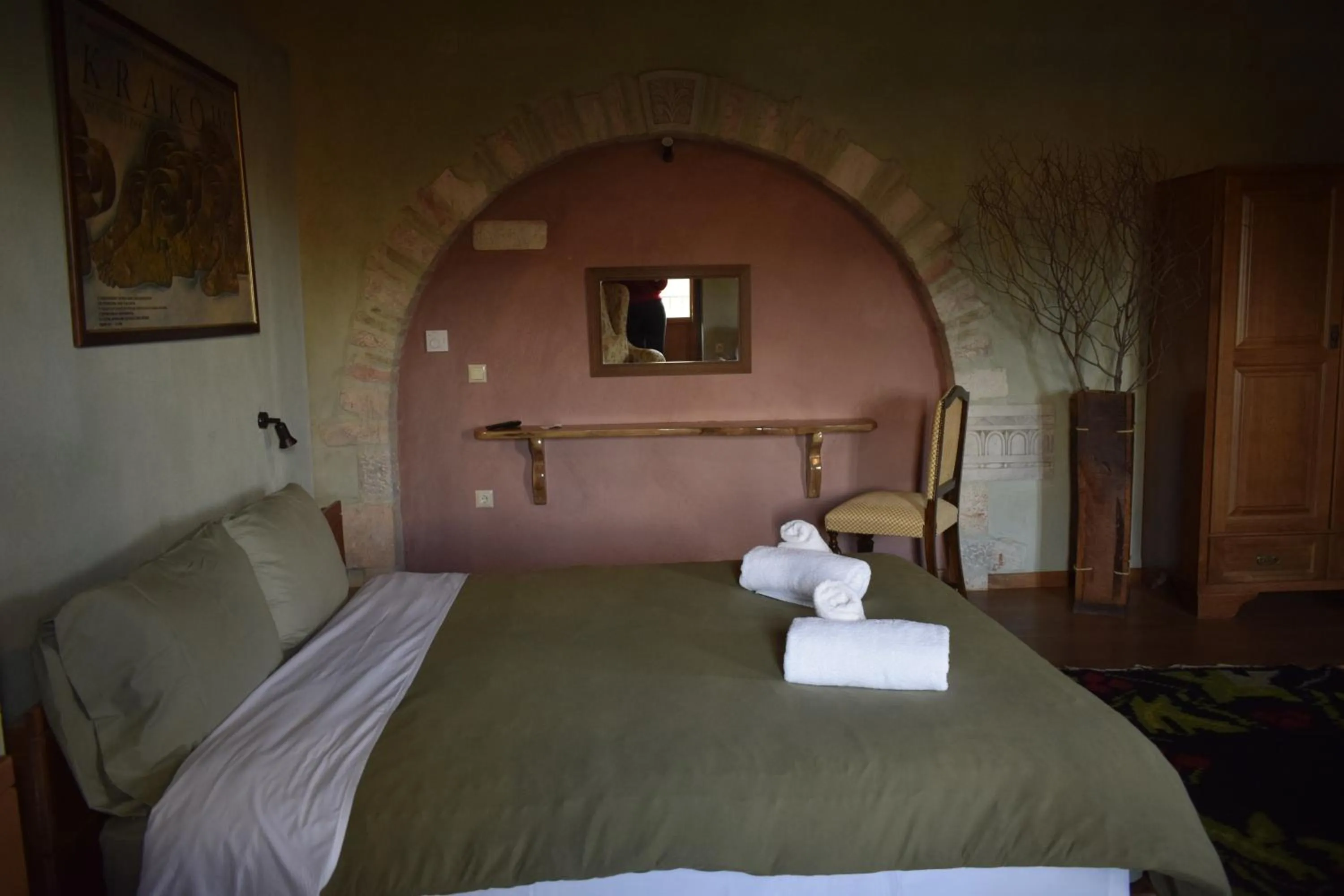 Photo of the whole room, Bed in Great Mantineia