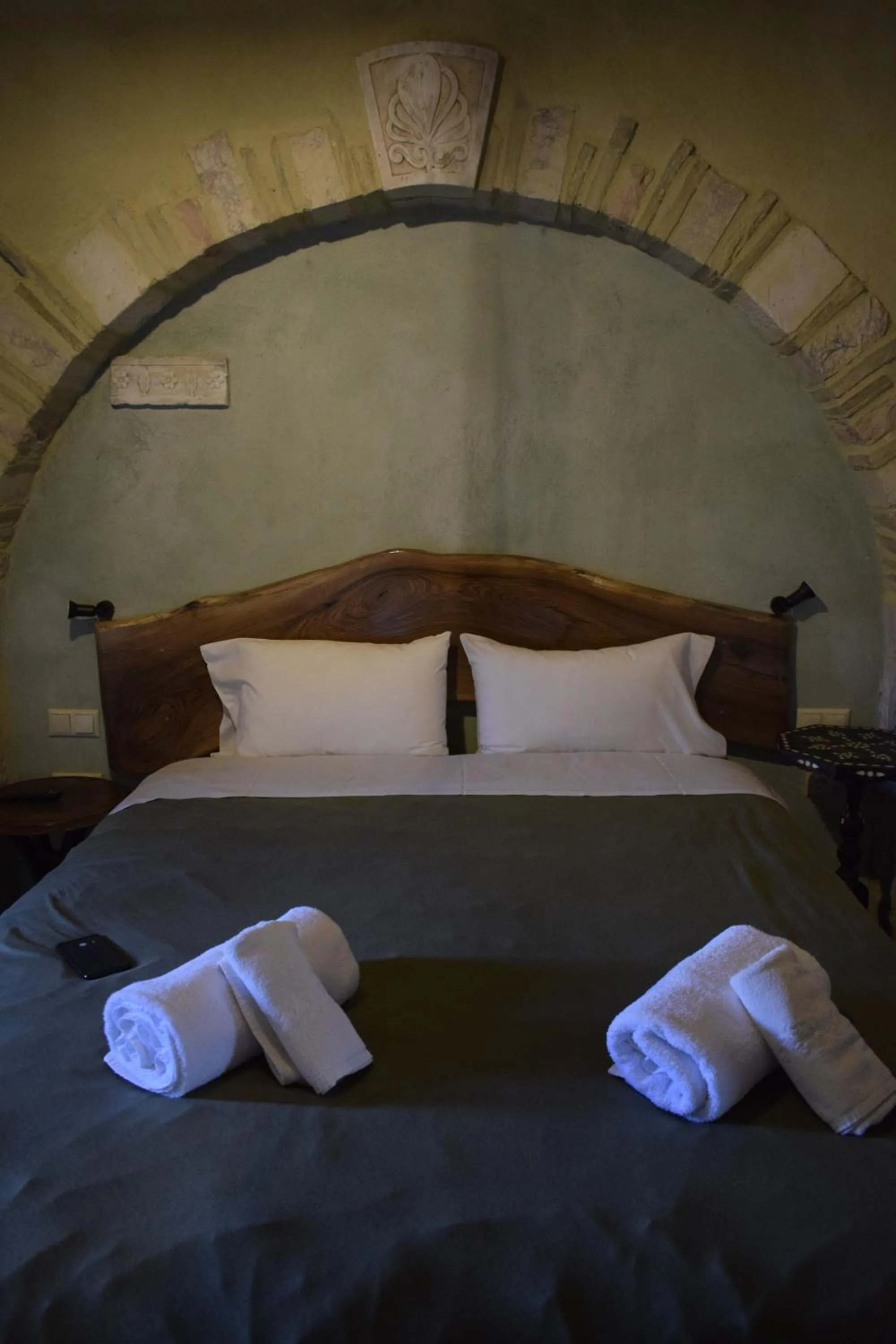 Bed in Great Mantineia