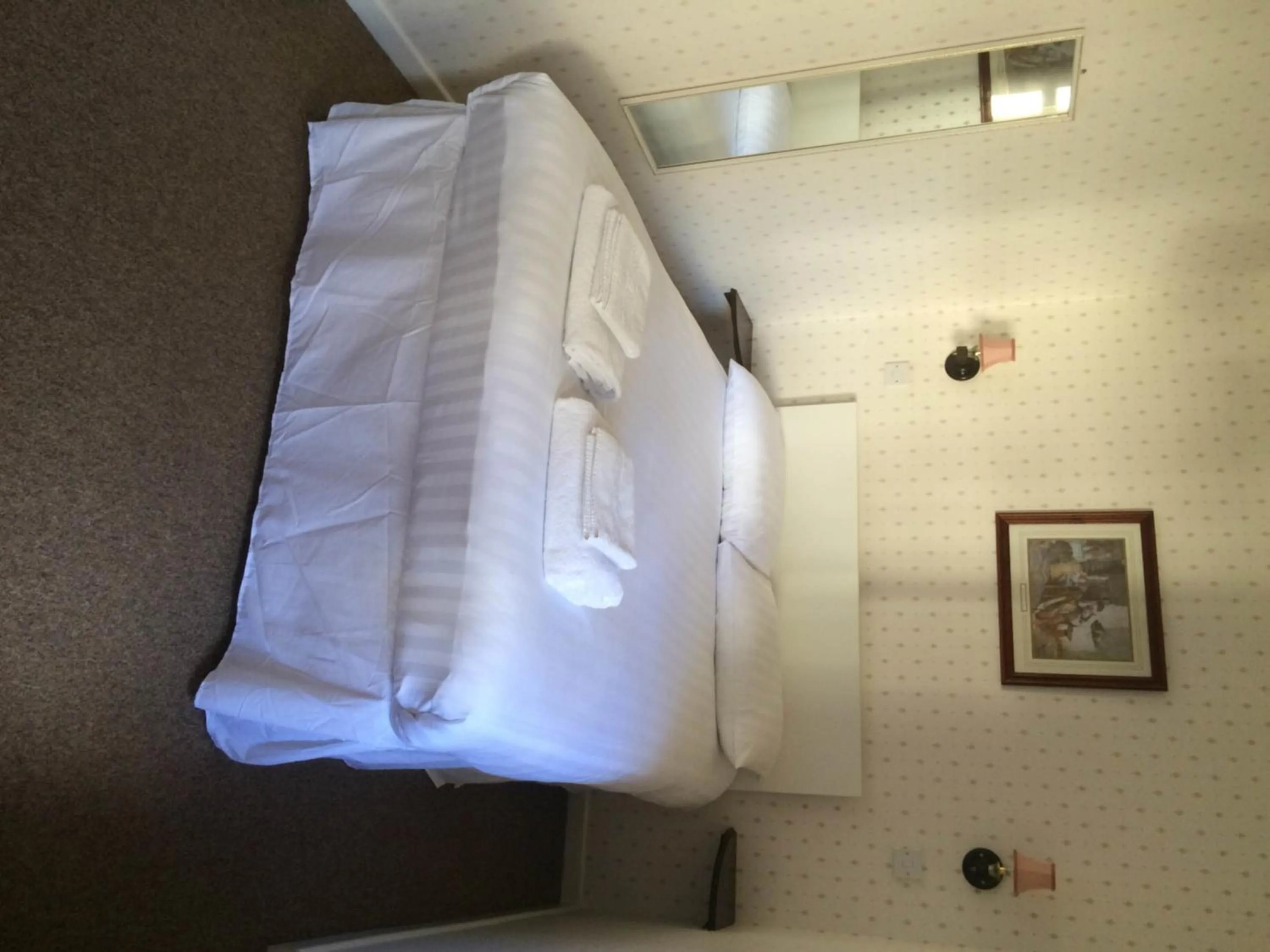 Photo of the whole room, Bed in The Wight Bay Hotel - Isle of Wight