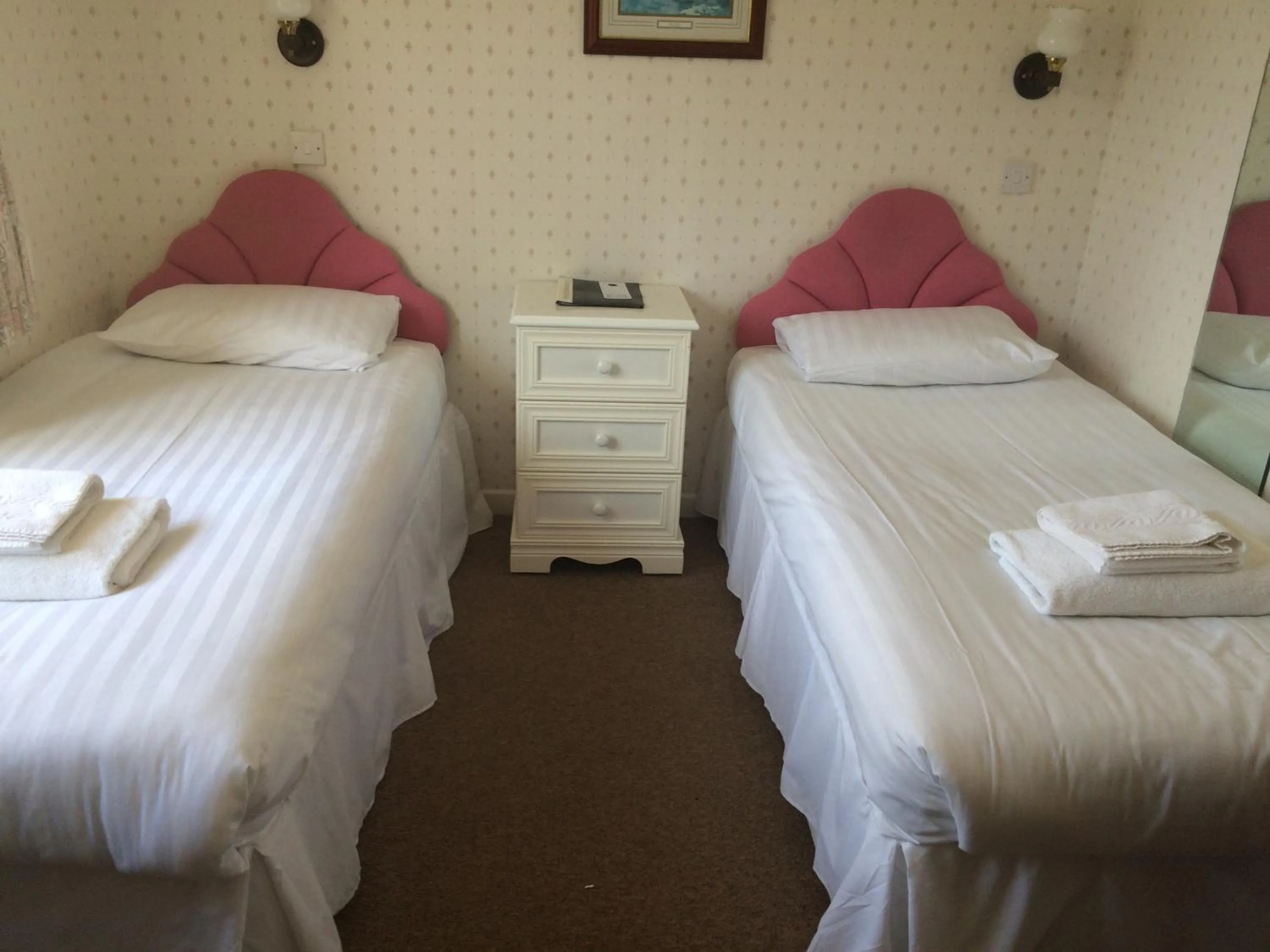Photo of the whole room, Bed in The Wight Bay Hotel - Isle of Wight