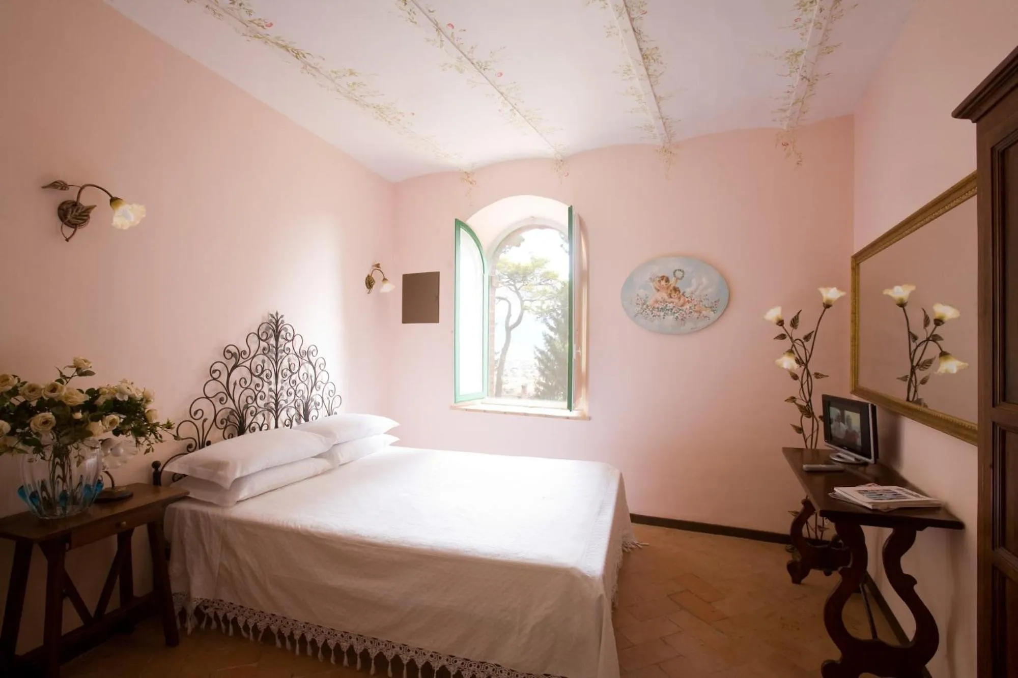 Shower, Bed in Villa Gioia Civita