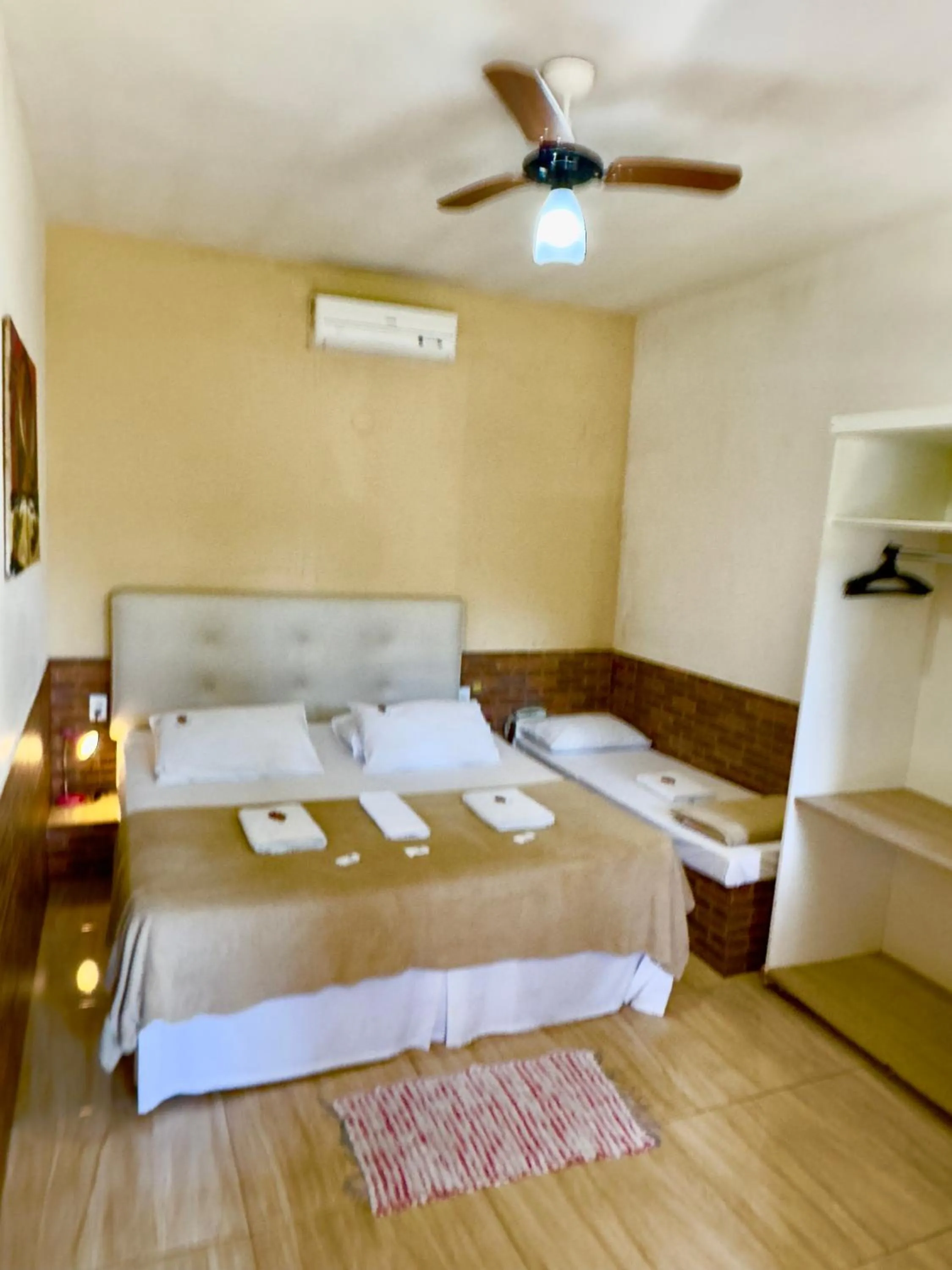 Bed in Pousada Três Pescadores