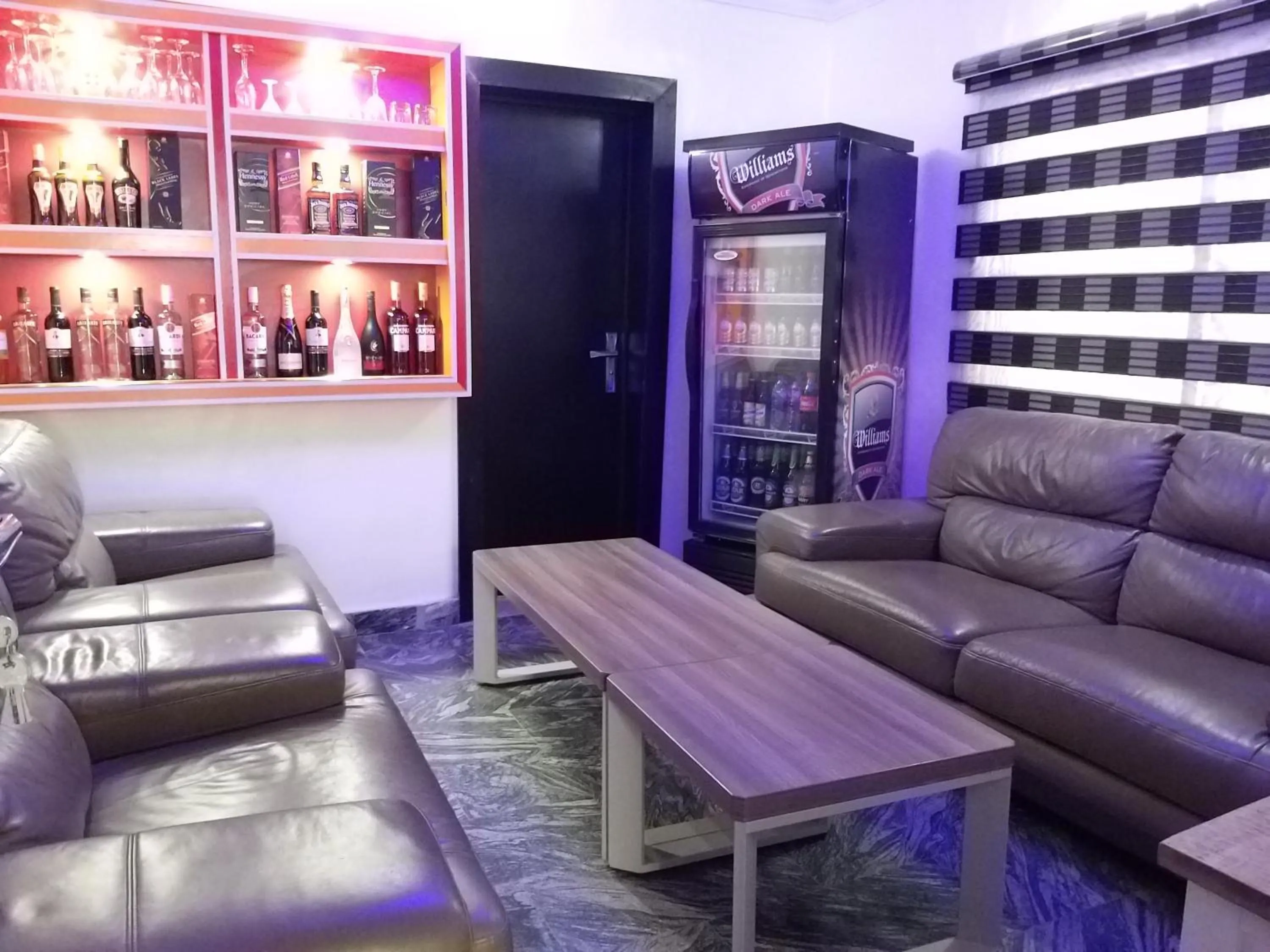 Lounge or bar in MITOS LUXURY SUITES -Somosu