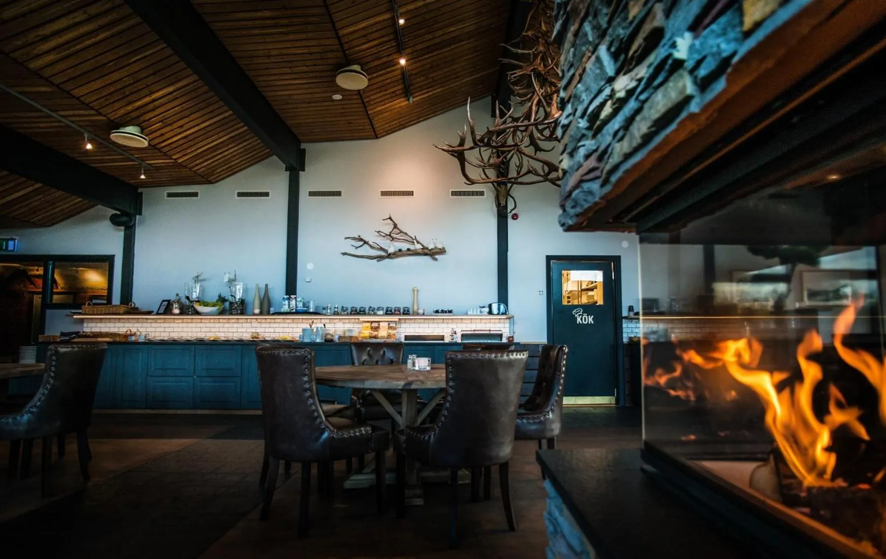 Restaurant/places to eat in Eriks Villa