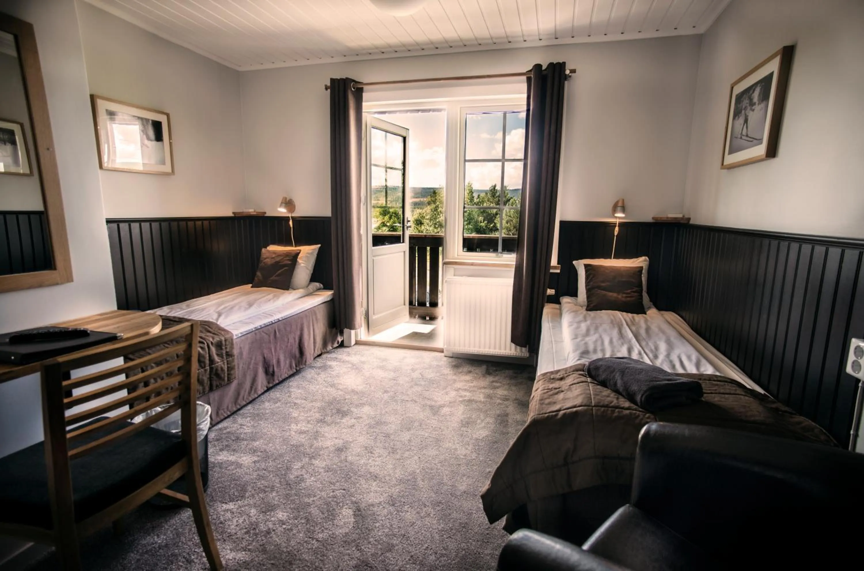 Property building, Bed in Eriks Villa