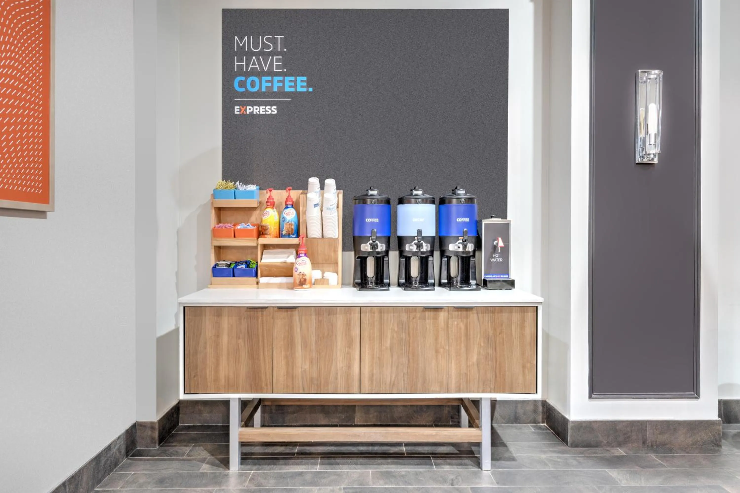 Coffee/tea facilities in Holiday Inn Express - Dallas Downtown by IHG