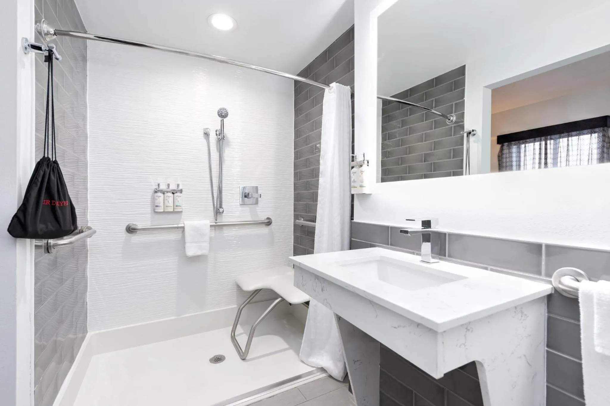 Photo of the whole room in Holiday Inn Express - Dallas Downtown by IHG